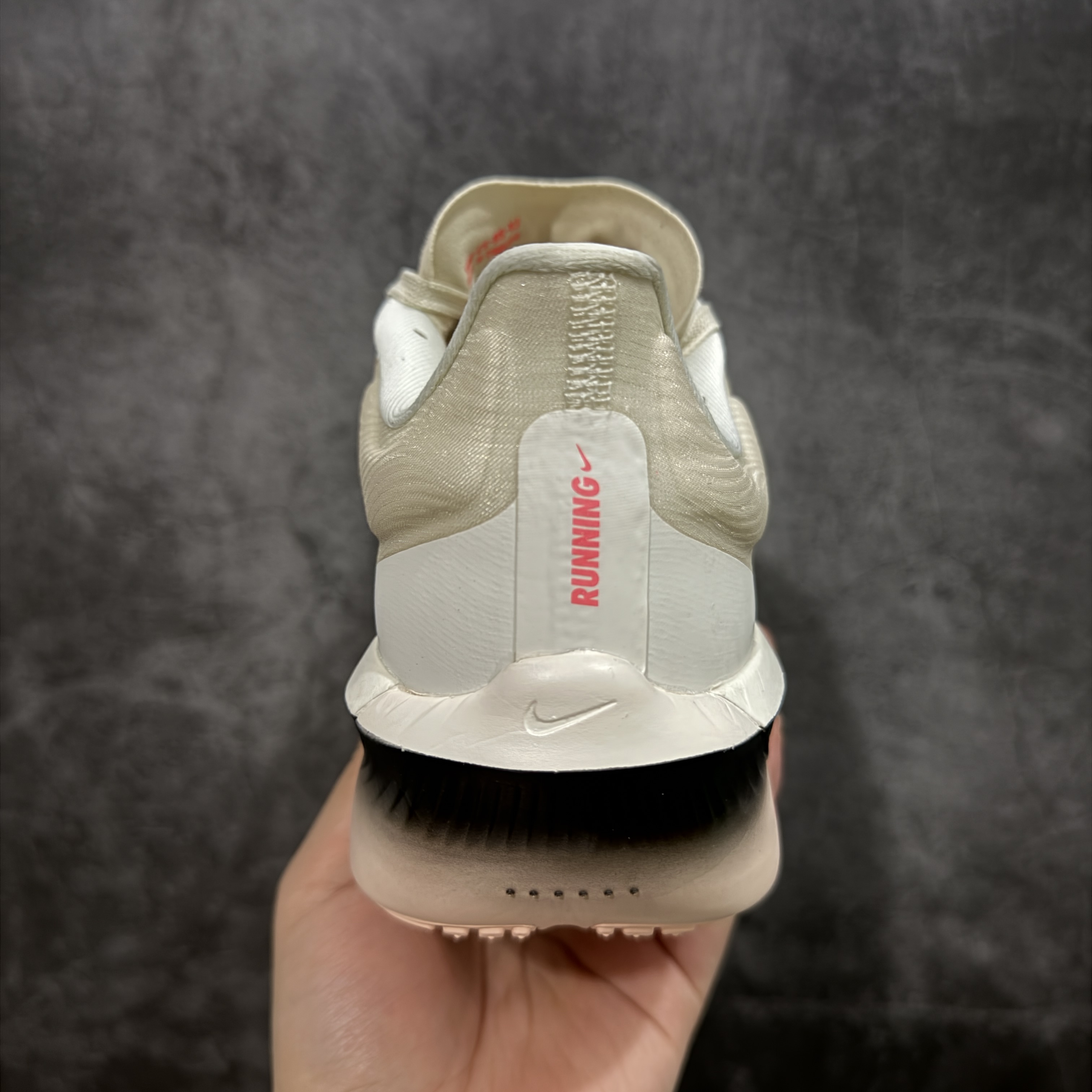 Zomm Fly6 竞速飞行6代 低筒 轻质缓震透气休闲运动 跑步鞋 波鞋 女款 男款 真碳板 米黑 FN8455 FN8454-102