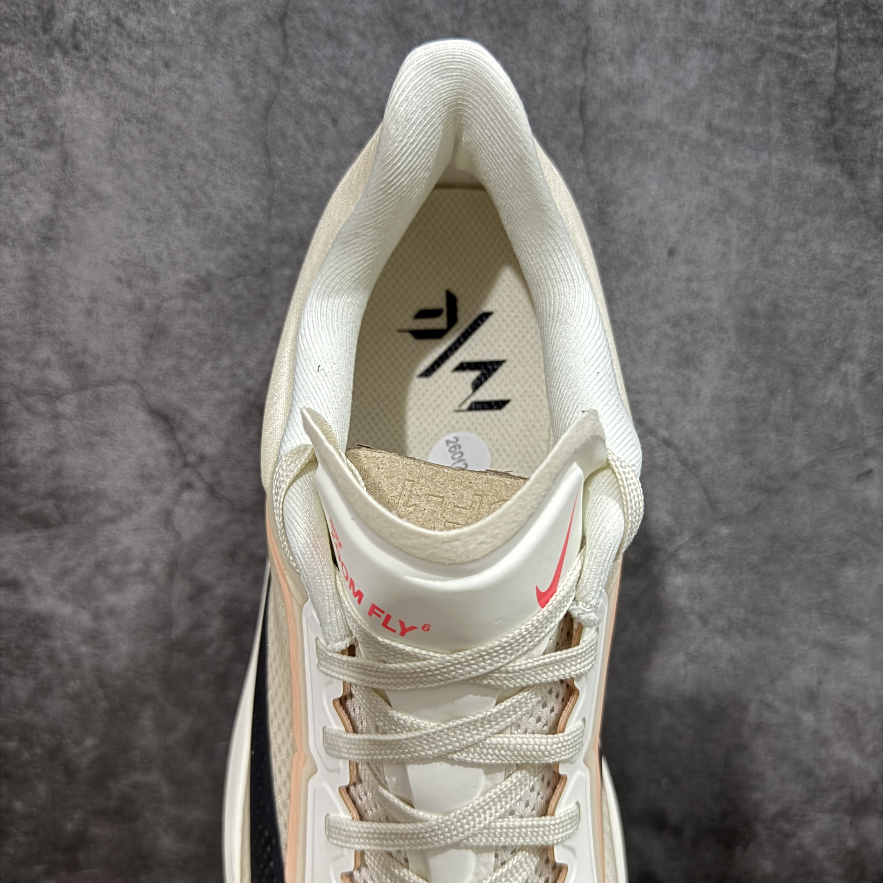 Zomm Fly6 竞速飞行6代 低筒 轻质缓震透气休闲运动 跑步鞋 波鞋 女款 男款 真碳板 米黑 FN8455 FN8454-102