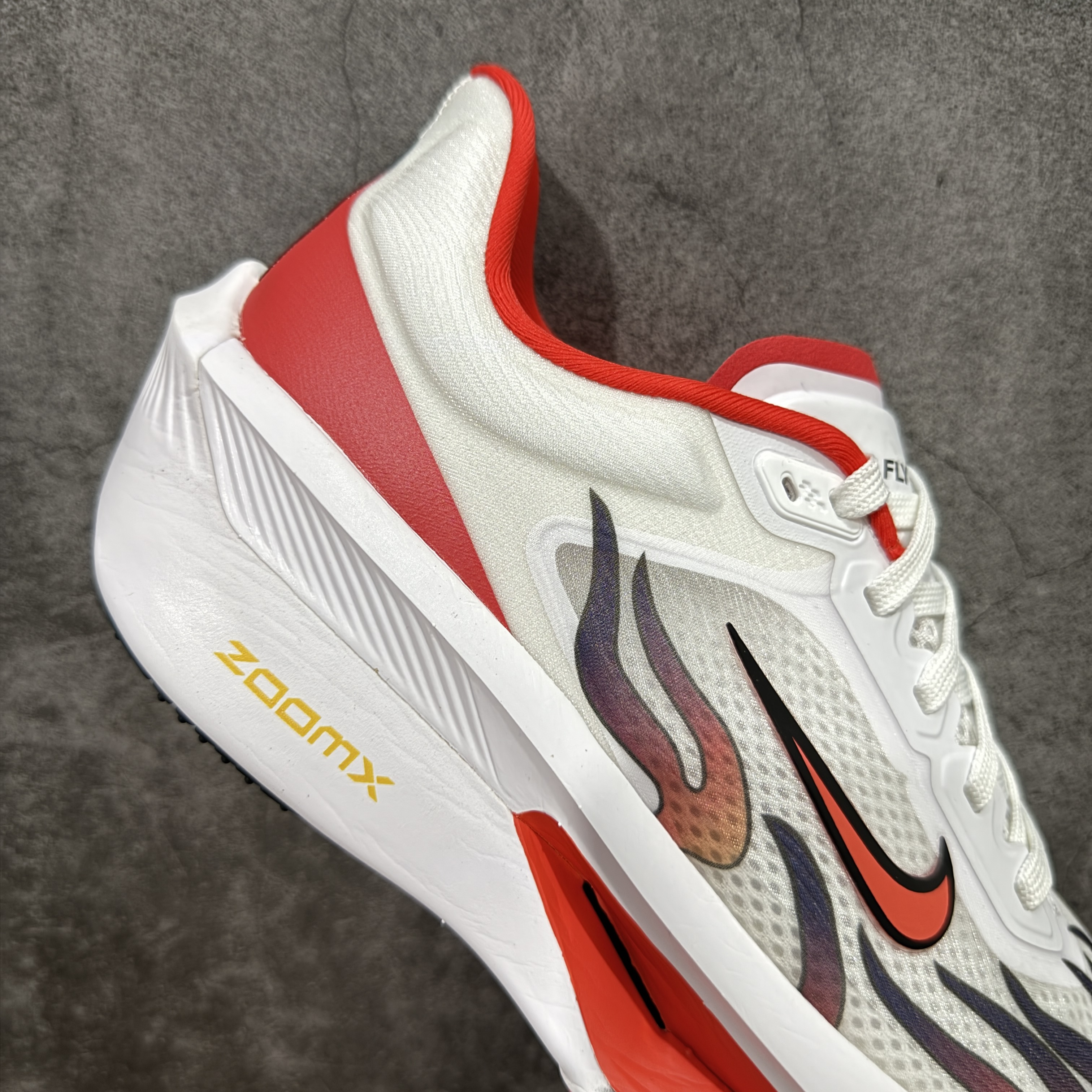 Zomm Fly6 竞速飞行6代 低筒 轻质缓震透气休闲运动 跑步鞋 波鞋 真碳板 白红 HQ3498-100