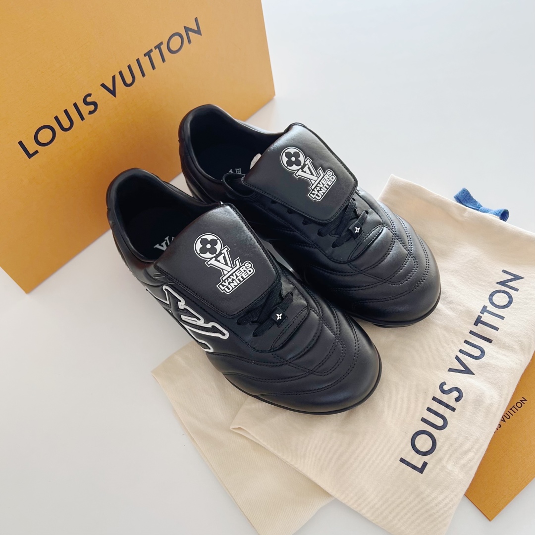 Louis Vuitton Footprint  LV  足球鞋 路易威登 低筒 休闲鞋 板鞋 运动鞋 波鞋 男鞋  1AHDRD