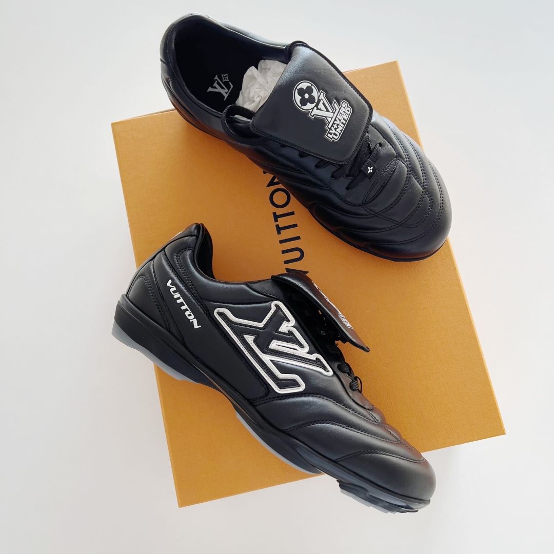 Louis Vuitton Footprint  LV  足球鞋 路易威登 低筒 休闲鞋 板鞋 运动鞋 波鞋 男鞋  1AHDRD