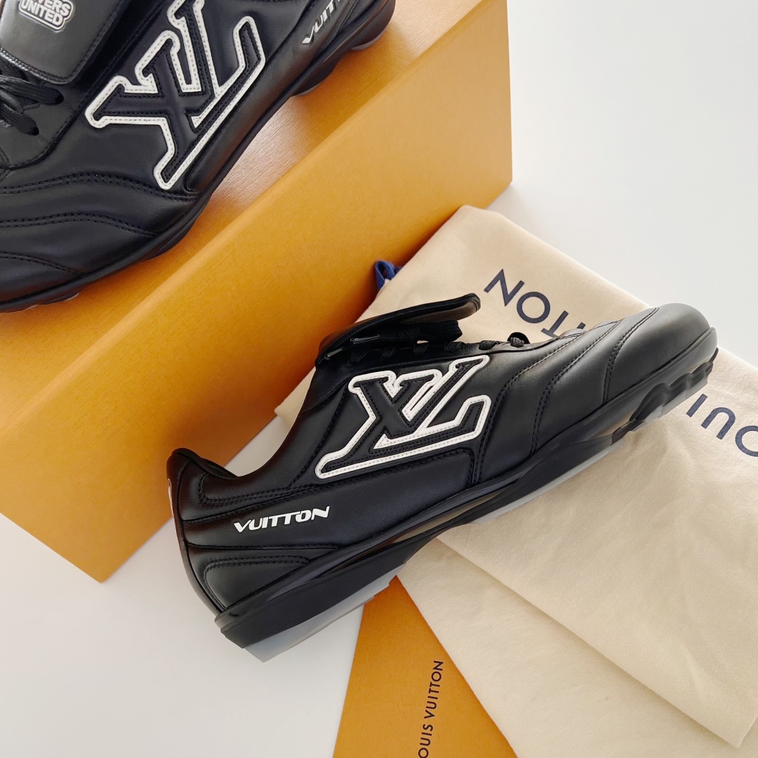 Louis Vuitton Footprint  LV  足球鞋 路易威登 低筒 休闲鞋 板鞋 运动鞋 波鞋 男鞋  1AHDRD
