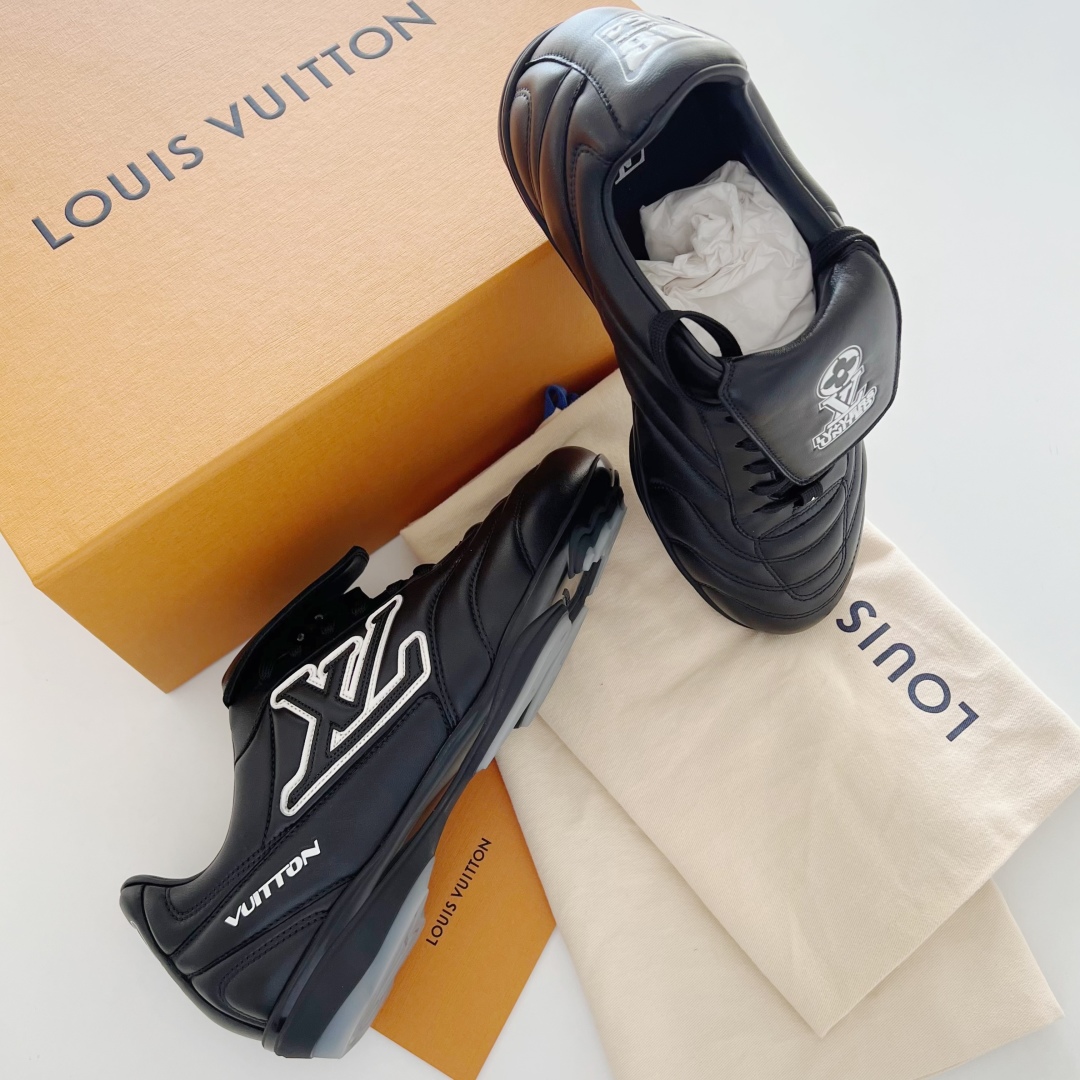 Louis Vuitton Footprint  LV  足球鞋 路易威登 低筒 休闲鞋 板鞋 运动鞋 波鞋 男鞋  1AHDRD