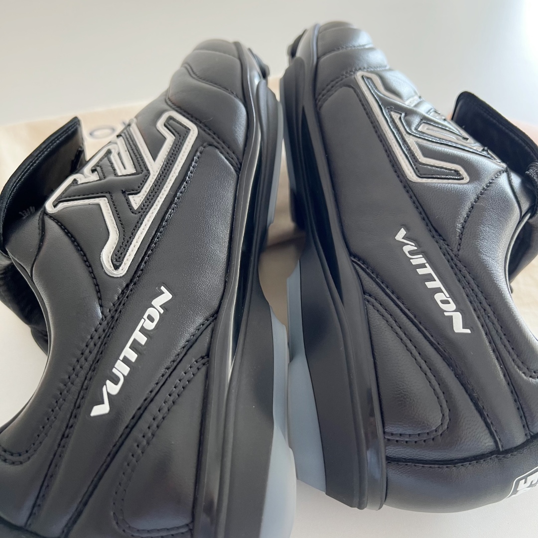 Louis Vuitton Footprint  LV  足球鞋 路易威登 低筒 休闲鞋 板鞋 运动鞋 波鞋 男鞋  1AHDRD