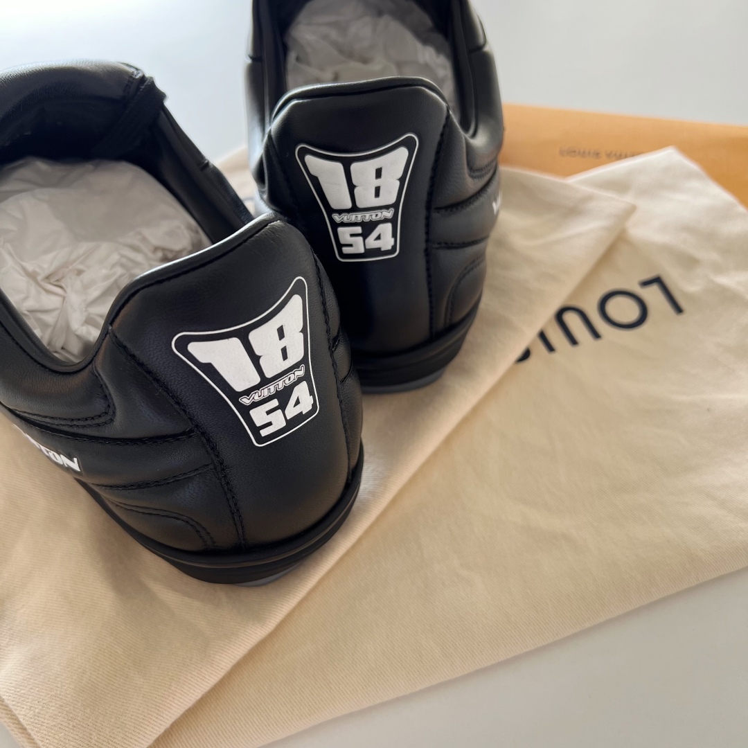 Louis Vuitton Footprint  LV  足球鞋 路易威登 低筒 休闲鞋 板鞋 运动鞋 波鞋 男鞋  1AHDRD