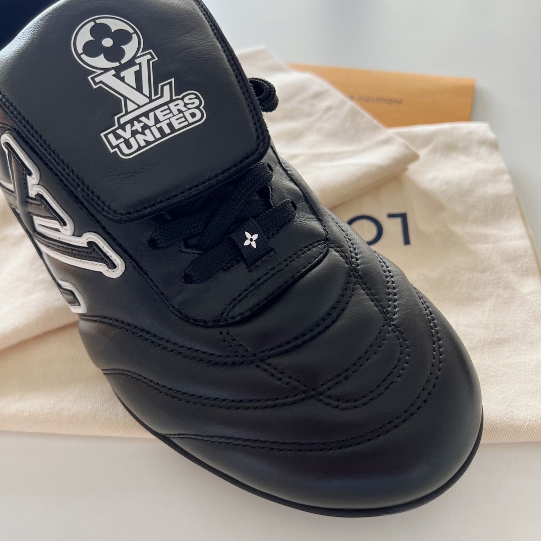 Louis Vuitton Footprint  LV  足球鞋 路易威登 低筒 休闲鞋 板鞋 运动鞋 波鞋 男鞋  1AHDRD