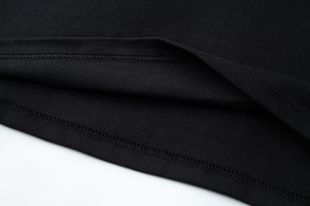 LOUIS VUITTON 路易威登 LV 维港大秀员工限定 夏季 T恤 男女同款  短袖  白色 黑色A5