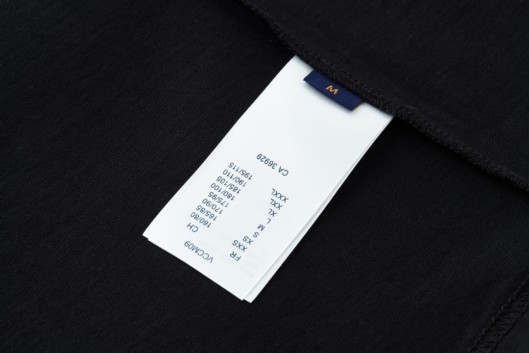 LOUIS VUITTON 路易威登 LV 维港大秀员工限定 夏季 T恤 男女同款  短袖  白色 黑色A5