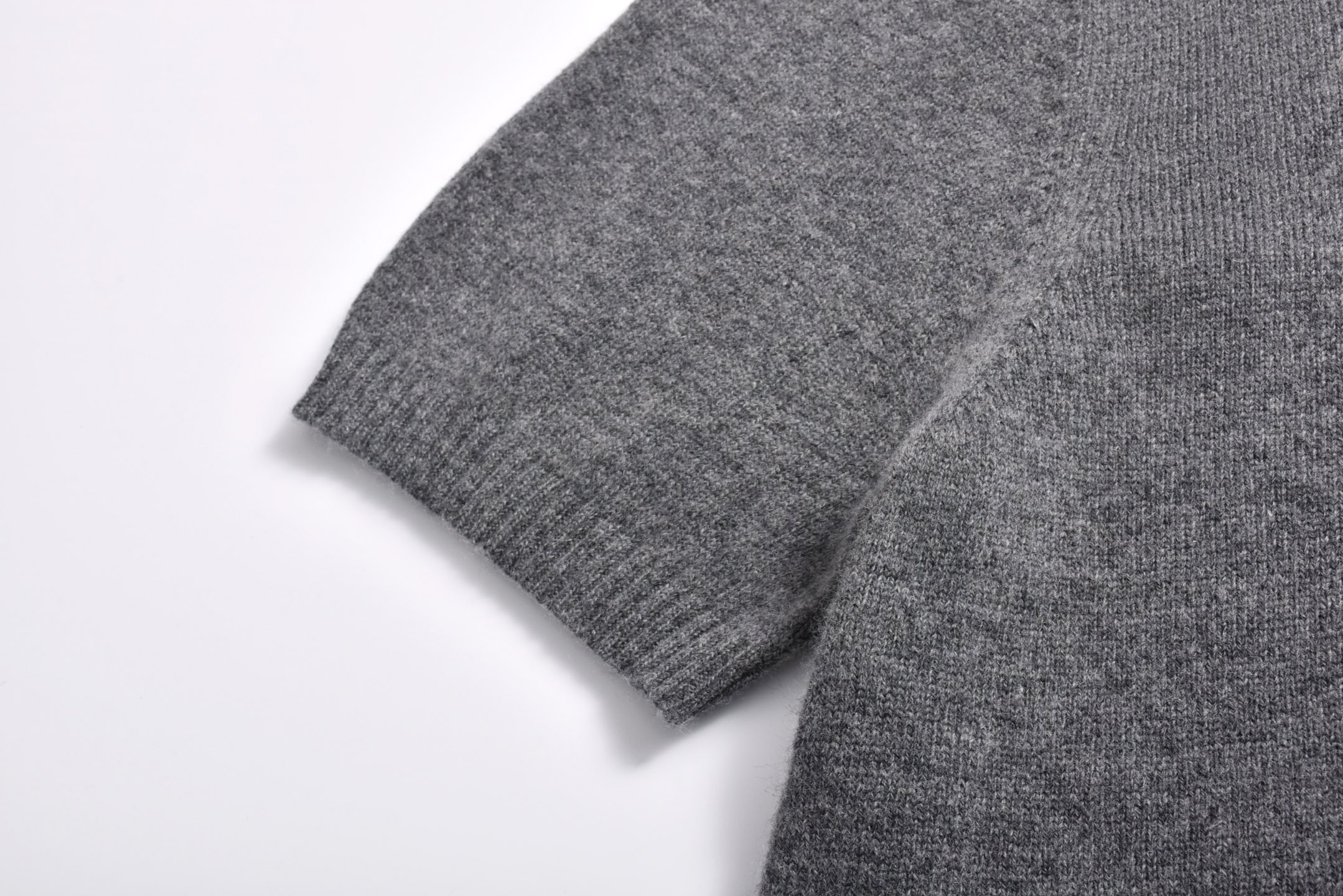 MIU MIU 小logo 提花毛织  圆领短袖 T恤 夏季  灰色A5