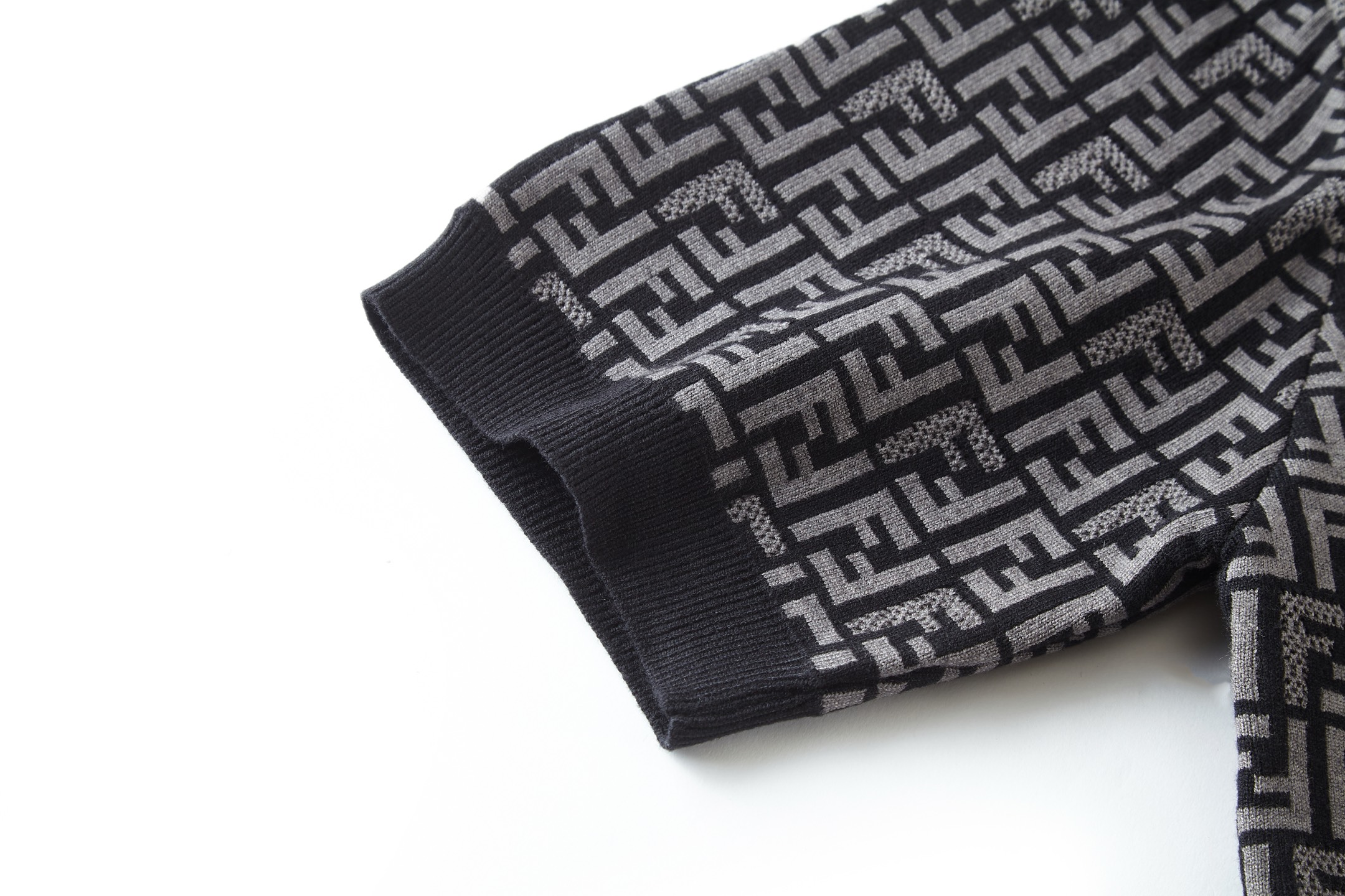 FENDI  芬迪 满印FF针织 T 恤 短袖 上衣 夏款 黑色 白色B0