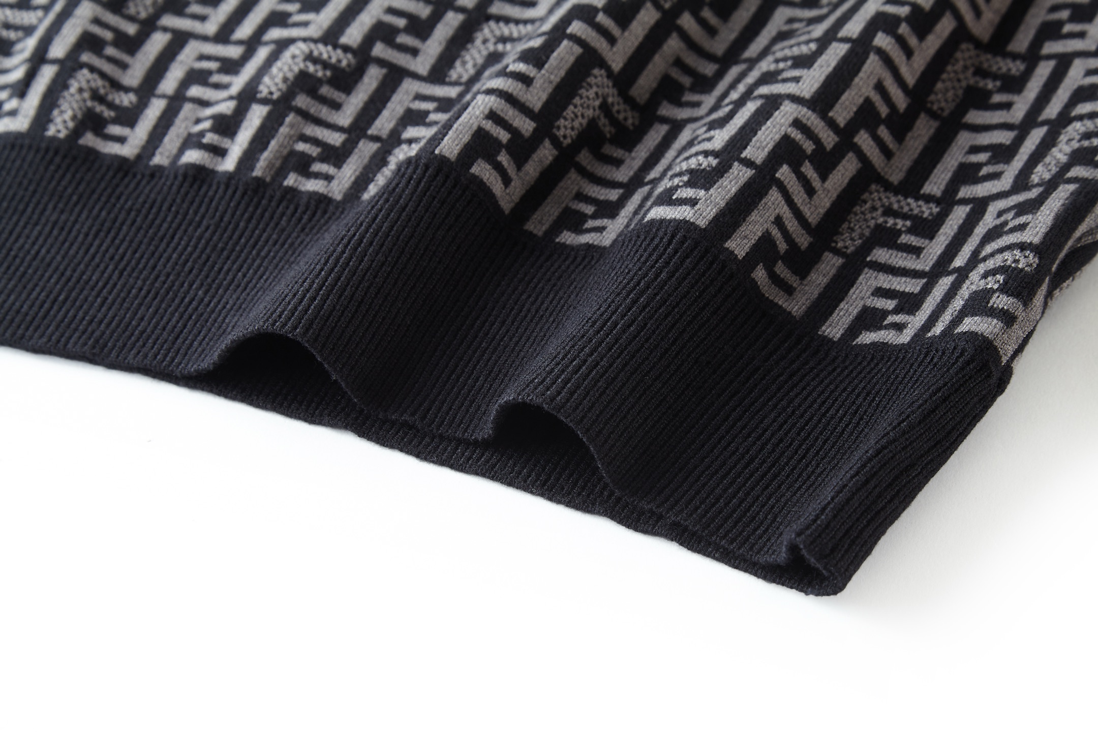 FENDI  芬迪 满印FF针织 T 恤 短袖 上衣 夏款 黑色 白色B0