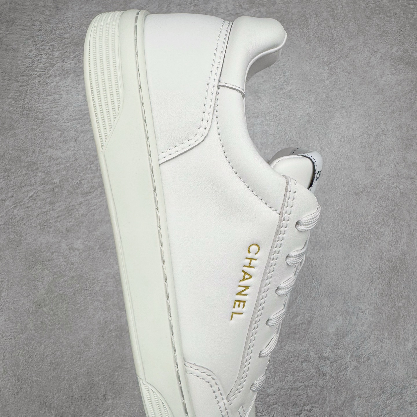 CHANEL 香奈儿   低筒 圆头运动鞋 休闲鞋 跑步鞋 男鞋  白色 G45086 B13311 NP502
