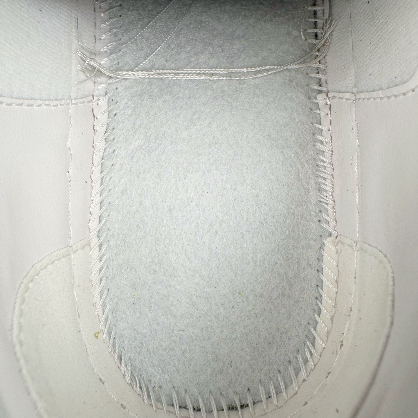 CHANEL 香奈儿   低筒 圆头运动鞋 休闲鞋 跑步鞋 男鞋  白色 G45086 B13311 NP502