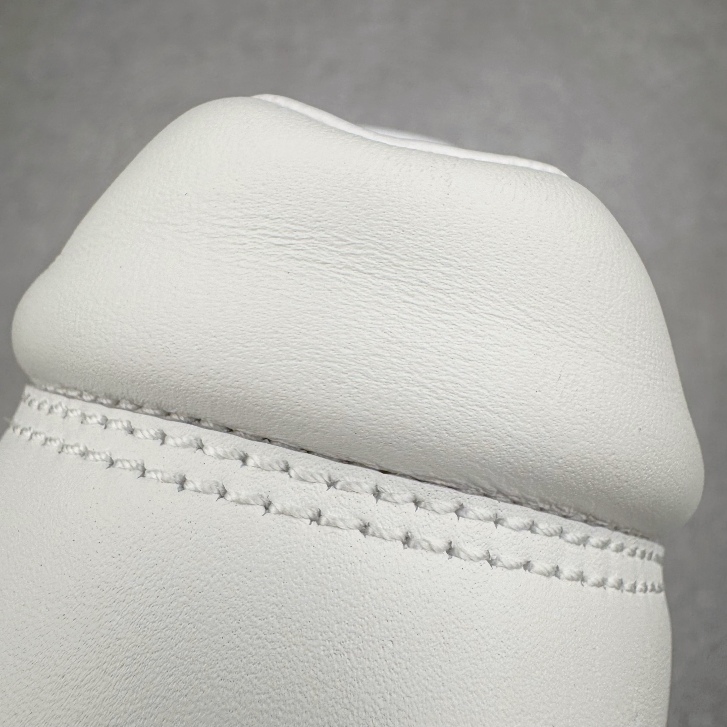 CHANEL 香奈儿   低筒 圆头运动鞋 休闲鞋 跑步鞋 男鞋  白色 G45086 B13311 NP502