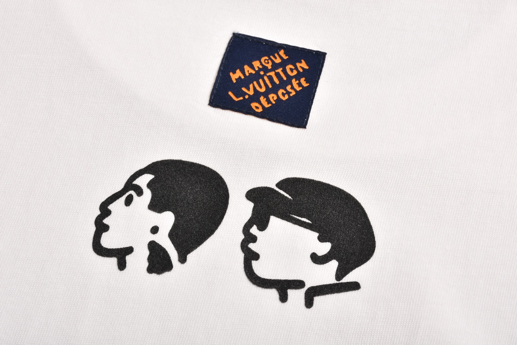 LOUIS VUITTON 路易威登 LV  红爱心  夏季 T恤 男女同款  短袖 白色A5