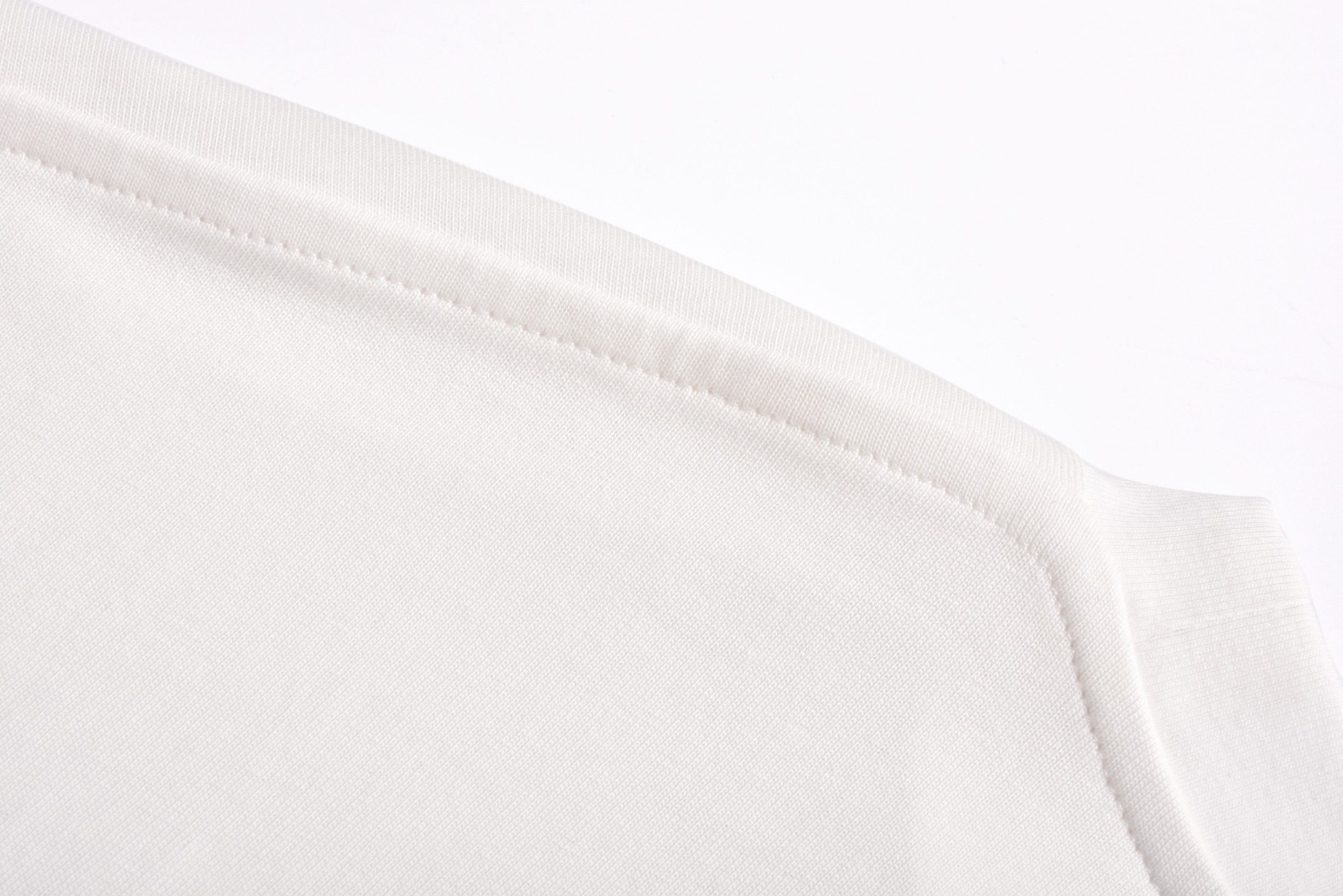 LOUIS VUITTON 路易威登 LV  红爱心  夏季 T恤 男女同款  短袖 白色A5