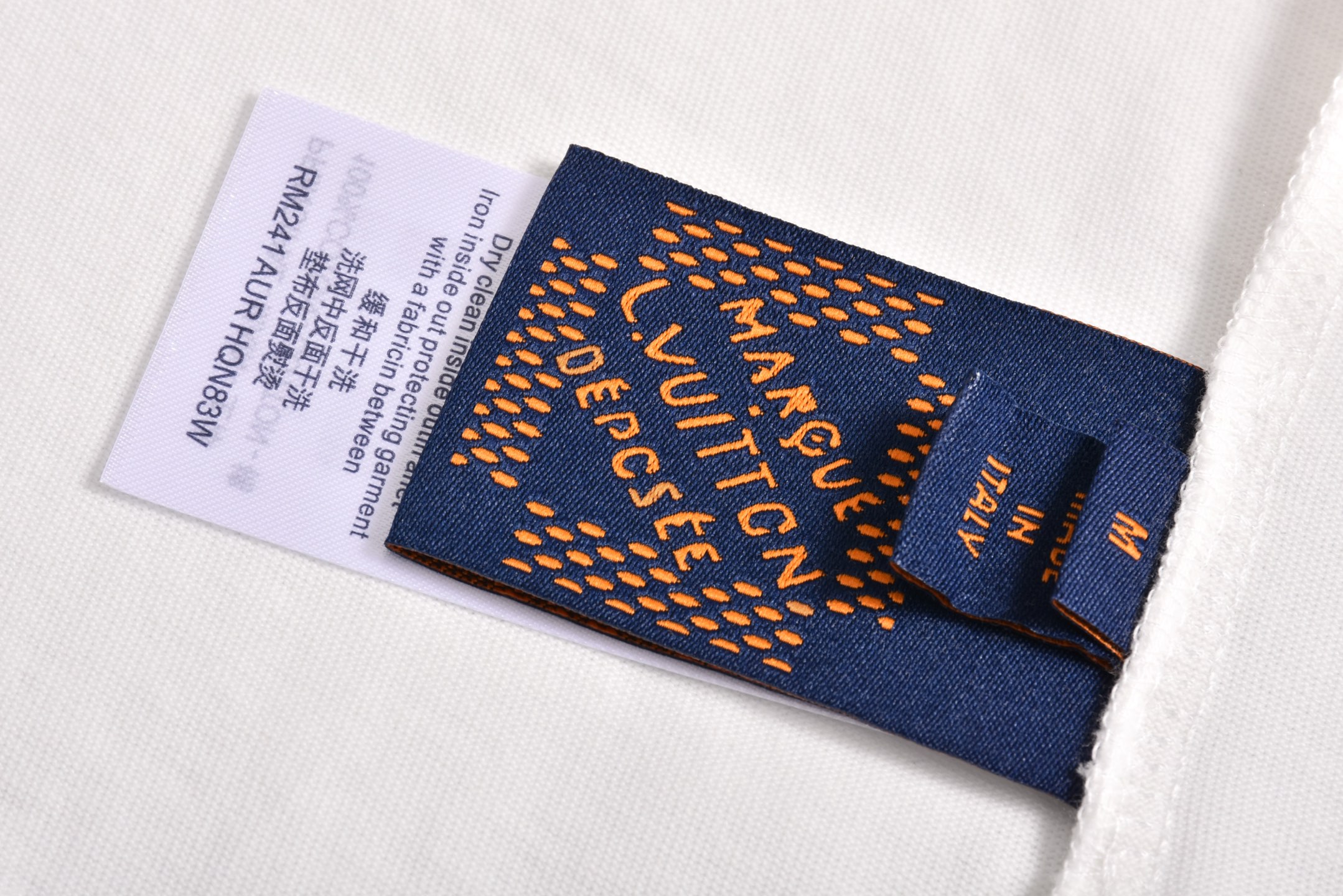 LOUIS VUITTON 路易威登 LV  红爱心  夏季 T恤 男女同款  短袖 白色A5