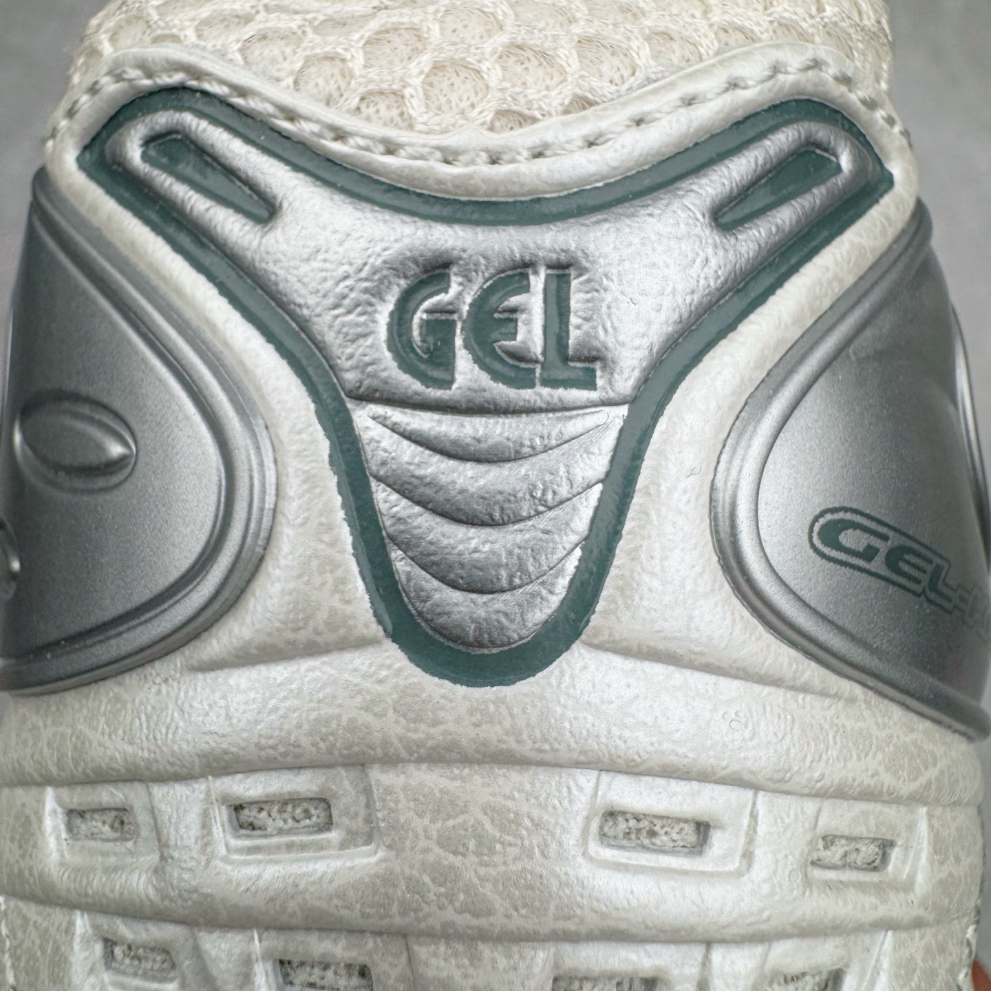 ASICS GEL-KAYANO K14 亚瑟士  低筒 减震 户外机能 运动鞋 跑步鞋  休闲鞋 板鞋 波鞋 男女同款  银白 1201A019-200