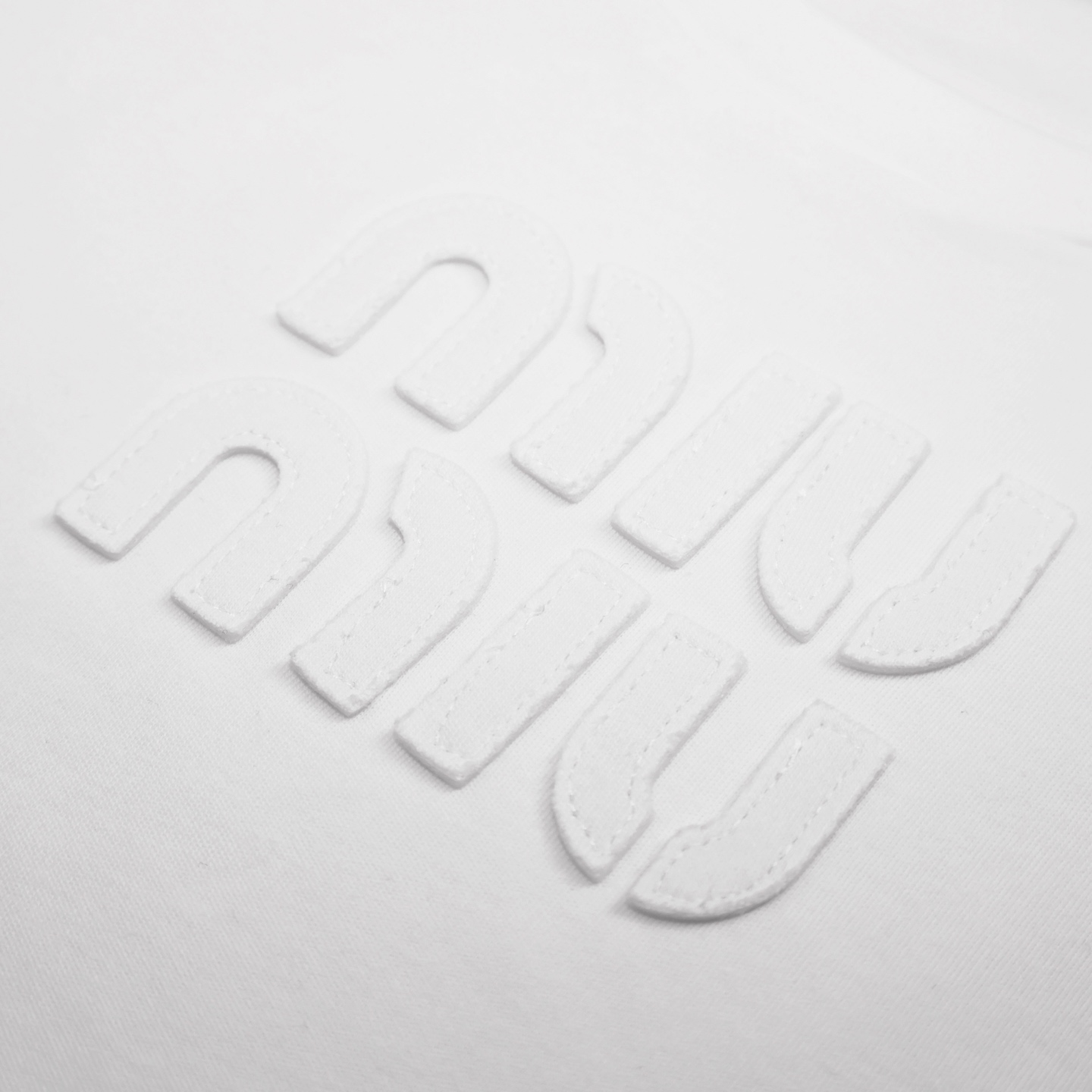 MIU MIU 贴布绣logo 圆领 休闲短袖 T恤 夏季 白色 黑色A2