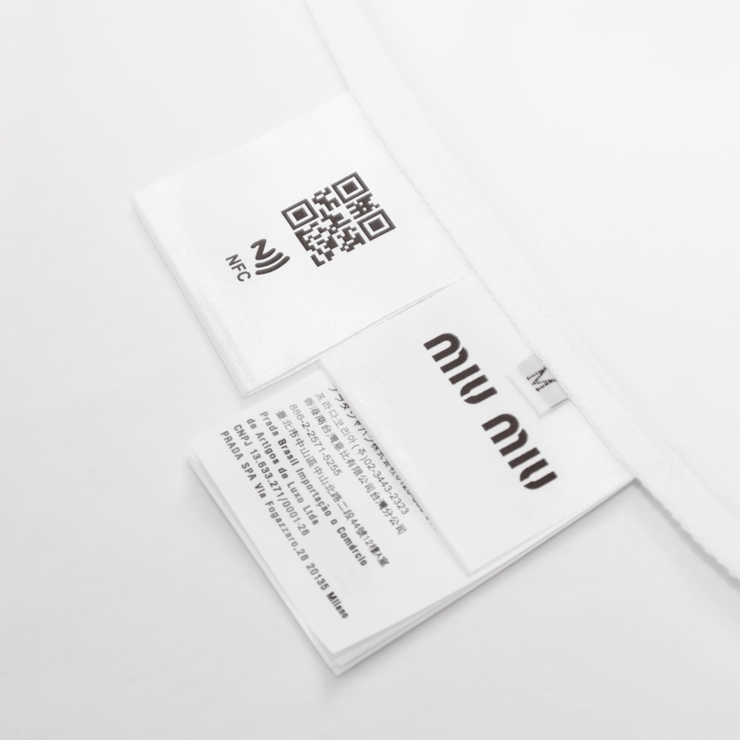 MIU MIU 贴布绣logo 圆领 休闲短袖 T恤 夏季 白色 黑色A2