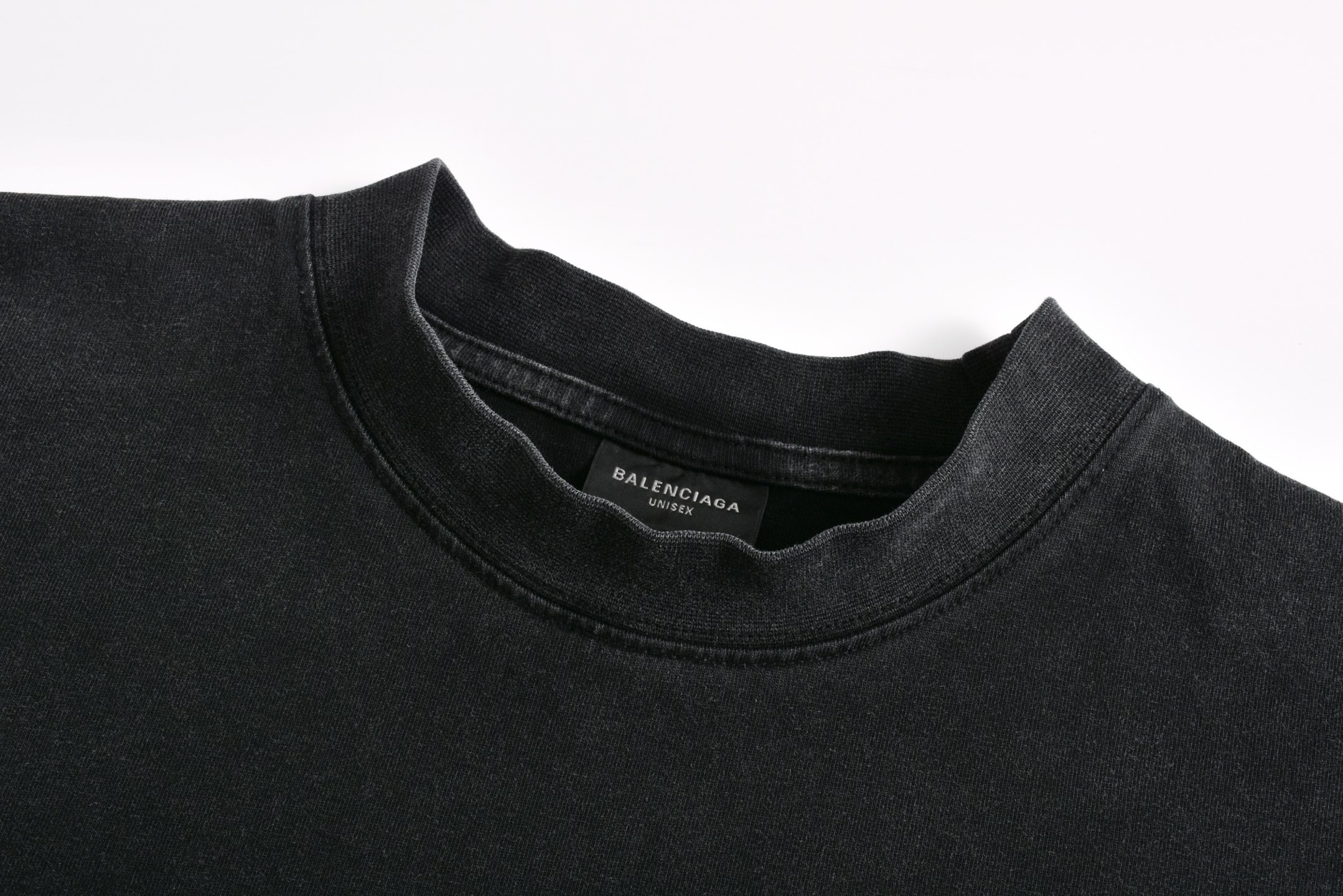 Balenciaga 巴黎世家 NOVARA 皇冠十字架龟裂 印花 短袖 T恤 圆领 短款 夏季 洗水灰 811688TRVP21055