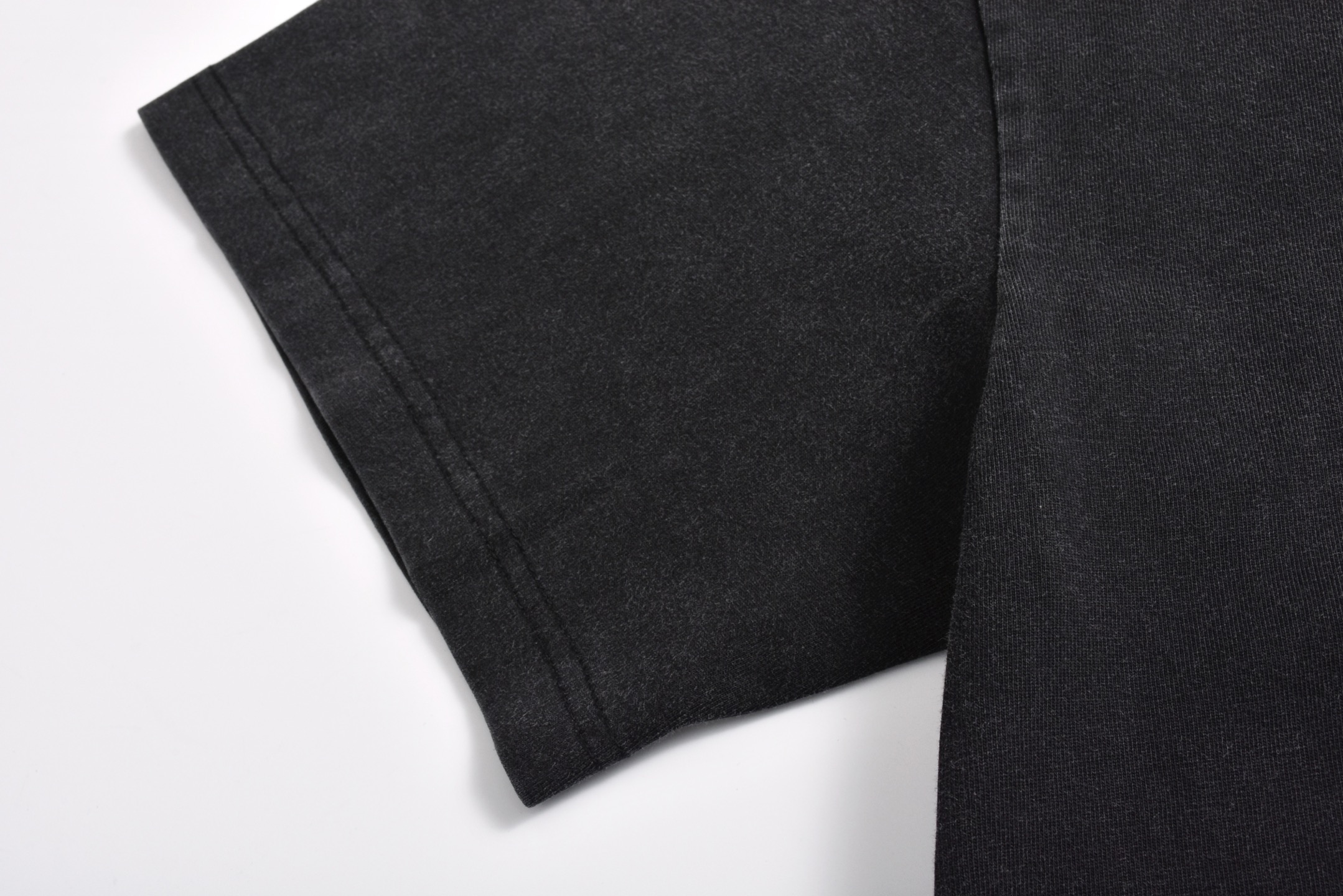 Balenciaga 巴黎世家 NOVARA 皇冠十字架龟裂 印花 短袖 T恤 圆领 短款 夏季 洗水灰 811688TRVP21055