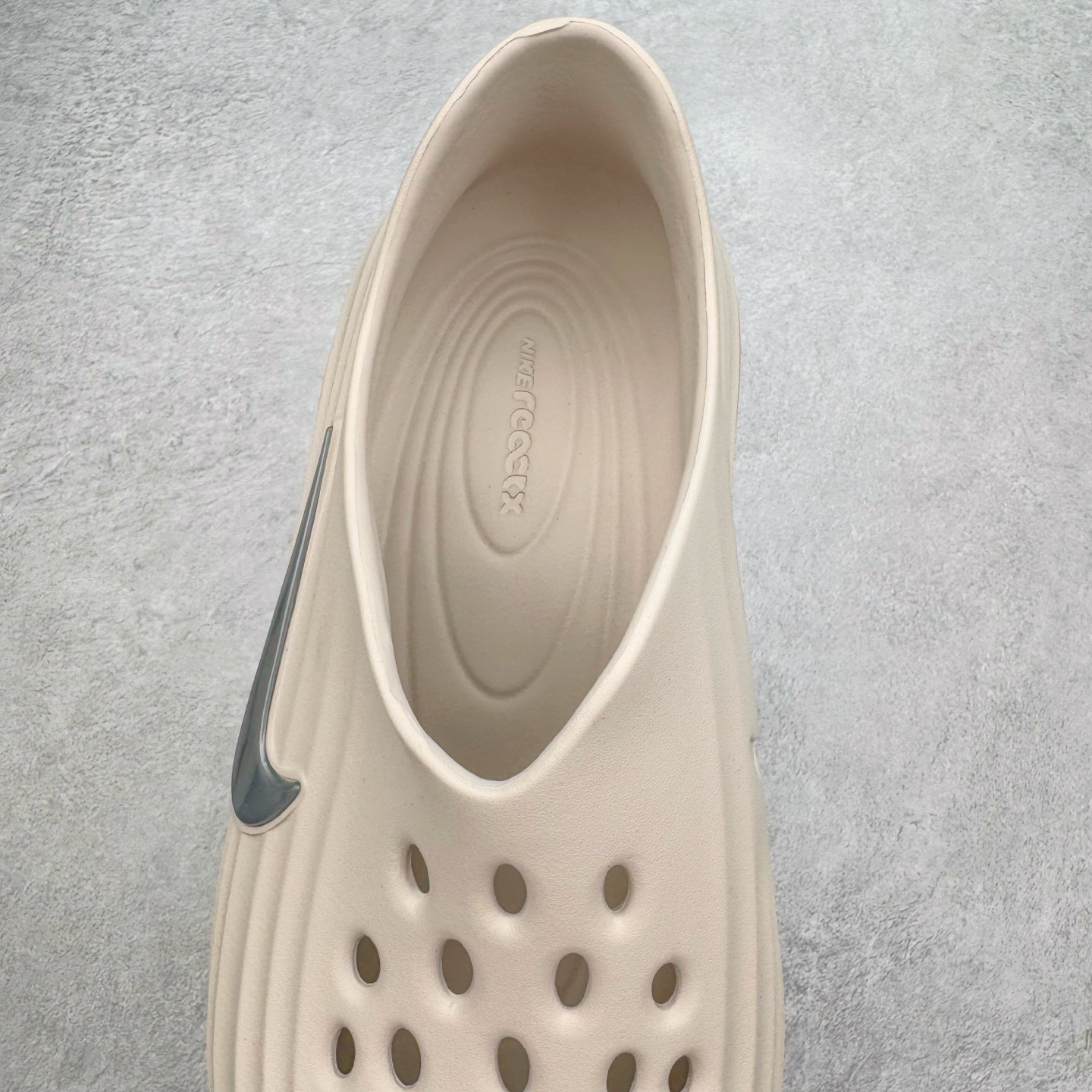 正确复合底 Nike Reactx Rejuven8 洞洞鞋 简约舒适  室外拖鞋 男女同款  浅金棕 HV5060-100