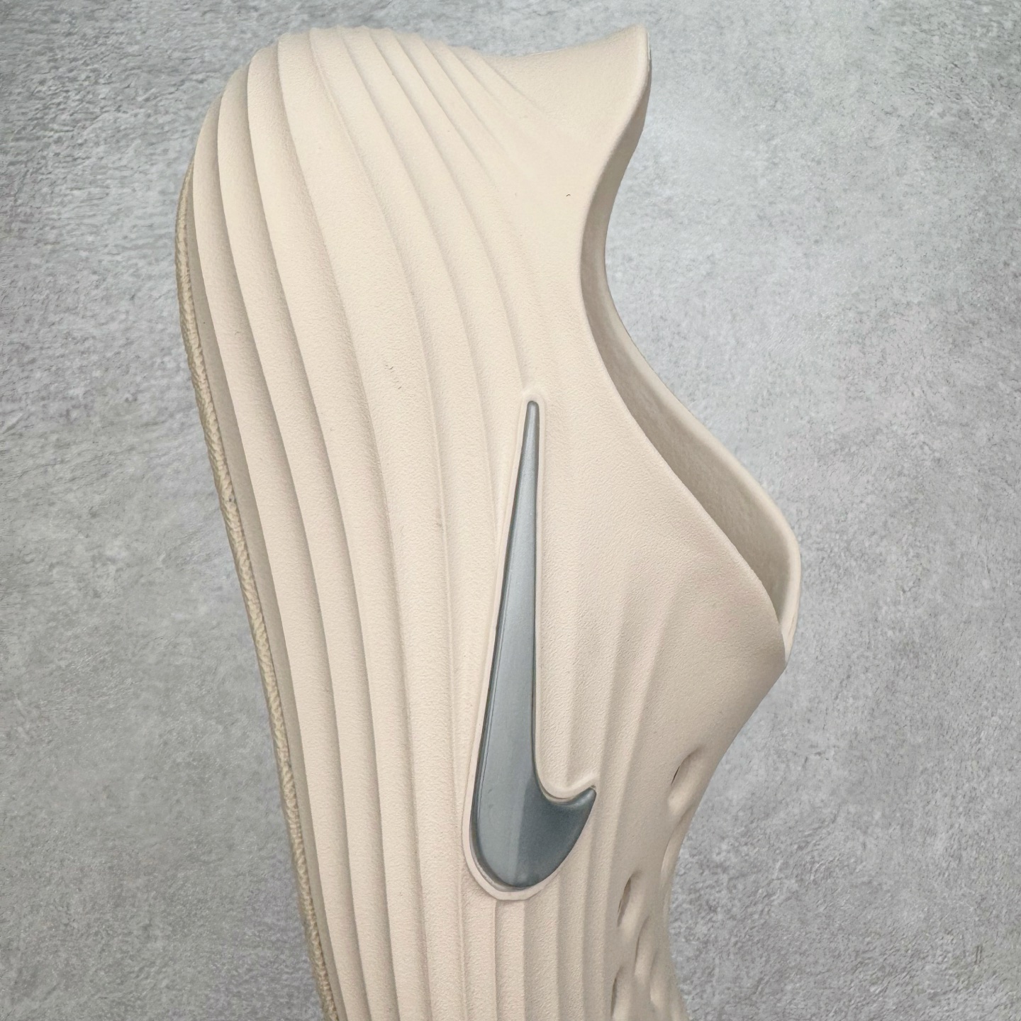 正确复合底 Nike Reactx Rejuven8 洞洞鞋 简约舒适  室外拖鞋 男女同款  浅金棕 HV5060-100