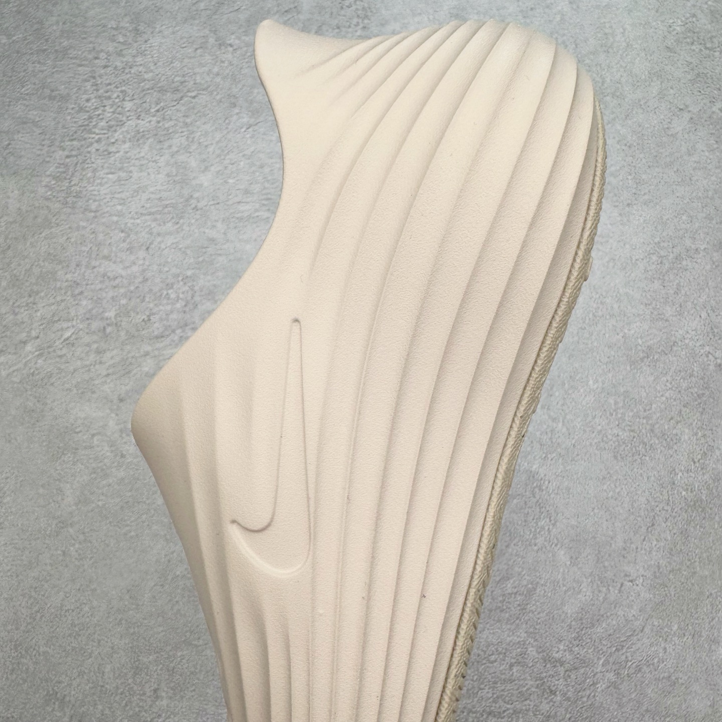 正确复合底 Nike Reactx Rejuven8 洞洞鞋 简约舒适  室外拖鞋 男女同款  浅金棕 HV5060-100