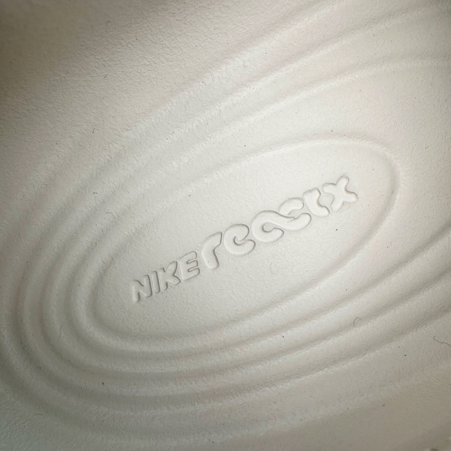 正确复合底 Nike Reactx Rejuven8 洞洞鞋 简约舒适  室外拖鞋 男女同款  浅金棕 HV5060-100