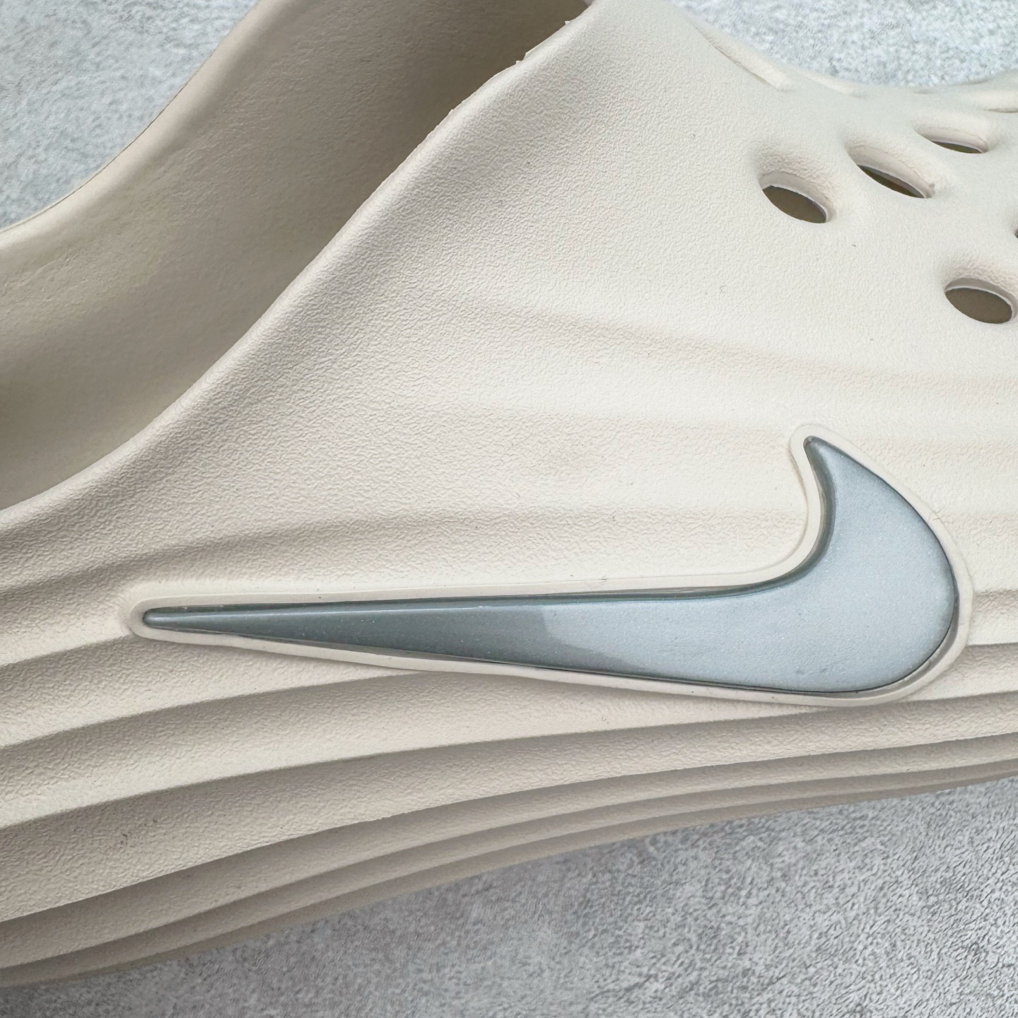 正确复合底 Nike Reactx Rejuven8 洞洞鞋 简约舒适  室外拖鞋 男女同款  浅金棕 HV5060-100