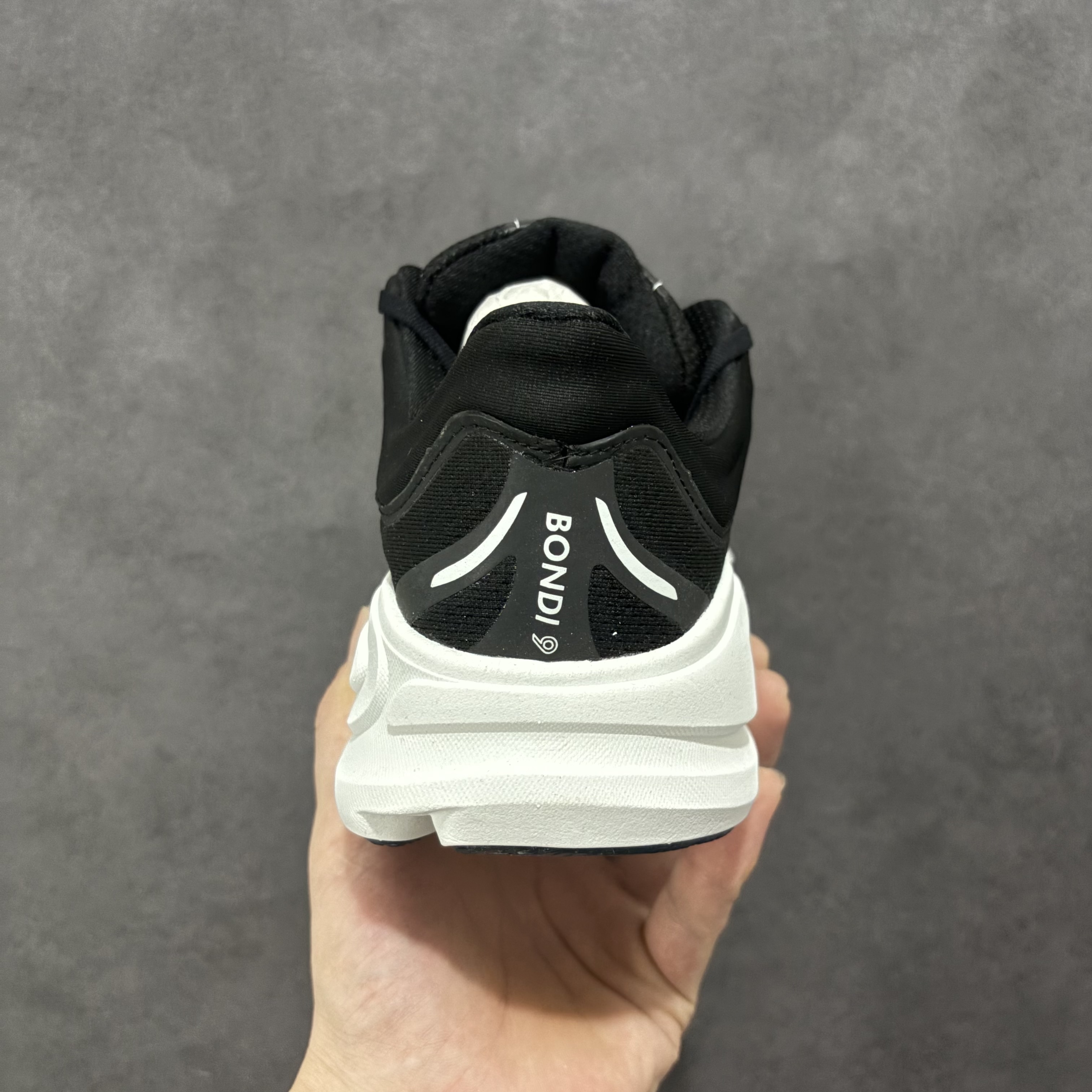 HOKA ONE ONE Bondi 9   邦迪 9 九代 舒适防滑耐磨低帮休闲跑步鞋 波鞋  黑白 1162011-BWHT