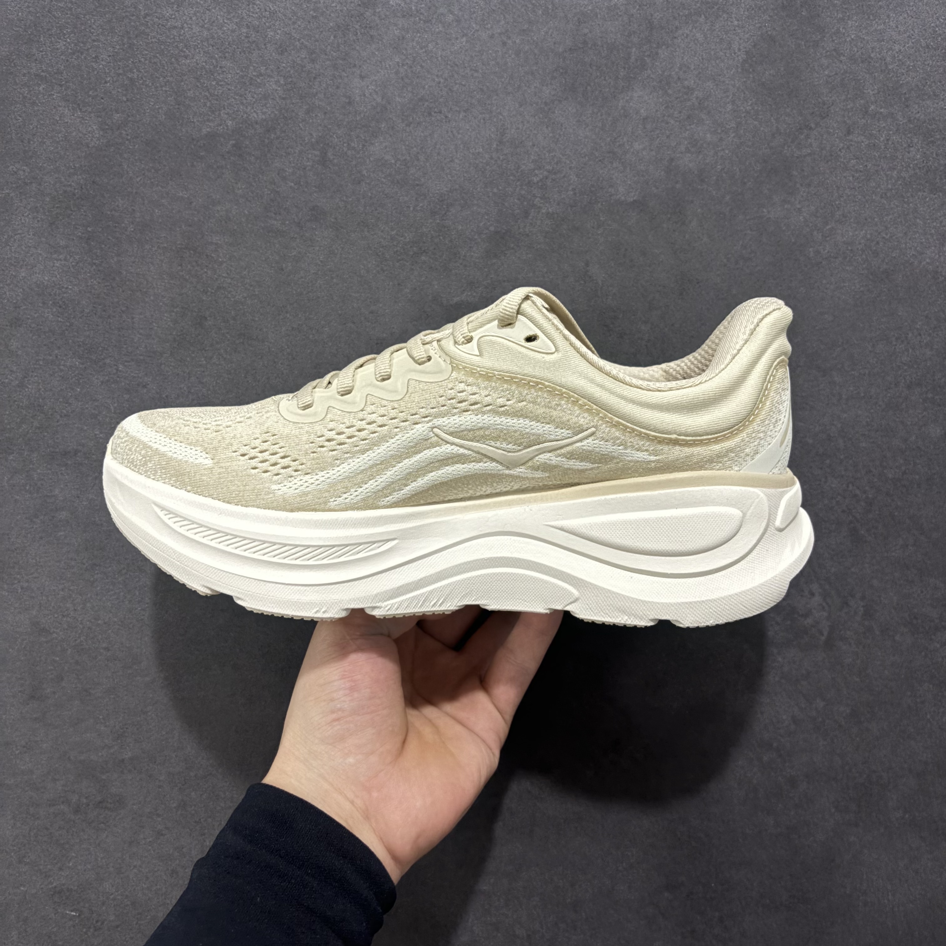 HOKA ONE ONE Bondi 9   邦迪 9 九代 舒适防滑耐磨低帮休闲跑步鞋 波鞋  米色 1162011-OLTM