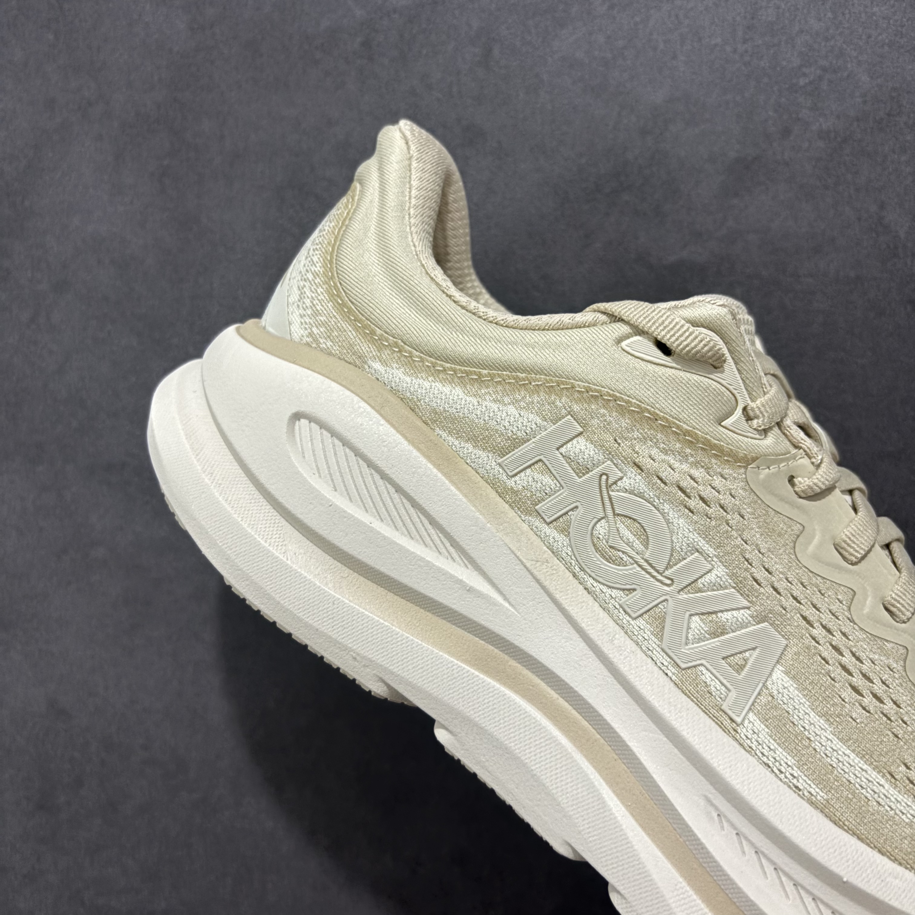 HOKA ONE ONE Bondi 9   邦迪 9 九代 舒适防滑耐磨低帮休闲跑步鞋 波鞋  米色 1162011-OLTM