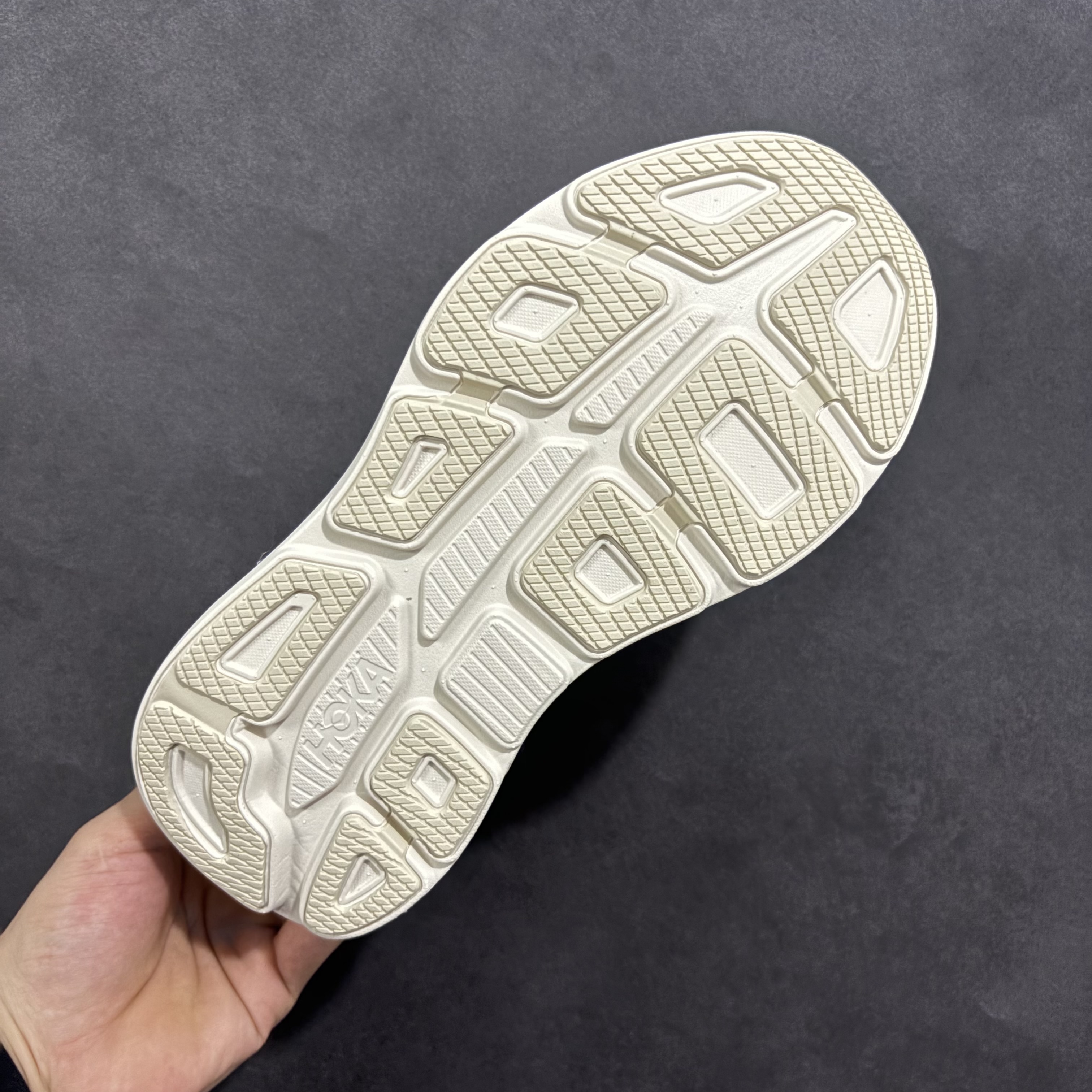 HOKA ONE ONE Bondi 9   邦迪 9 九代 舒适防滑耐磨低帮休闲跑步鞋 波鞋  米色 1162011-OLTM