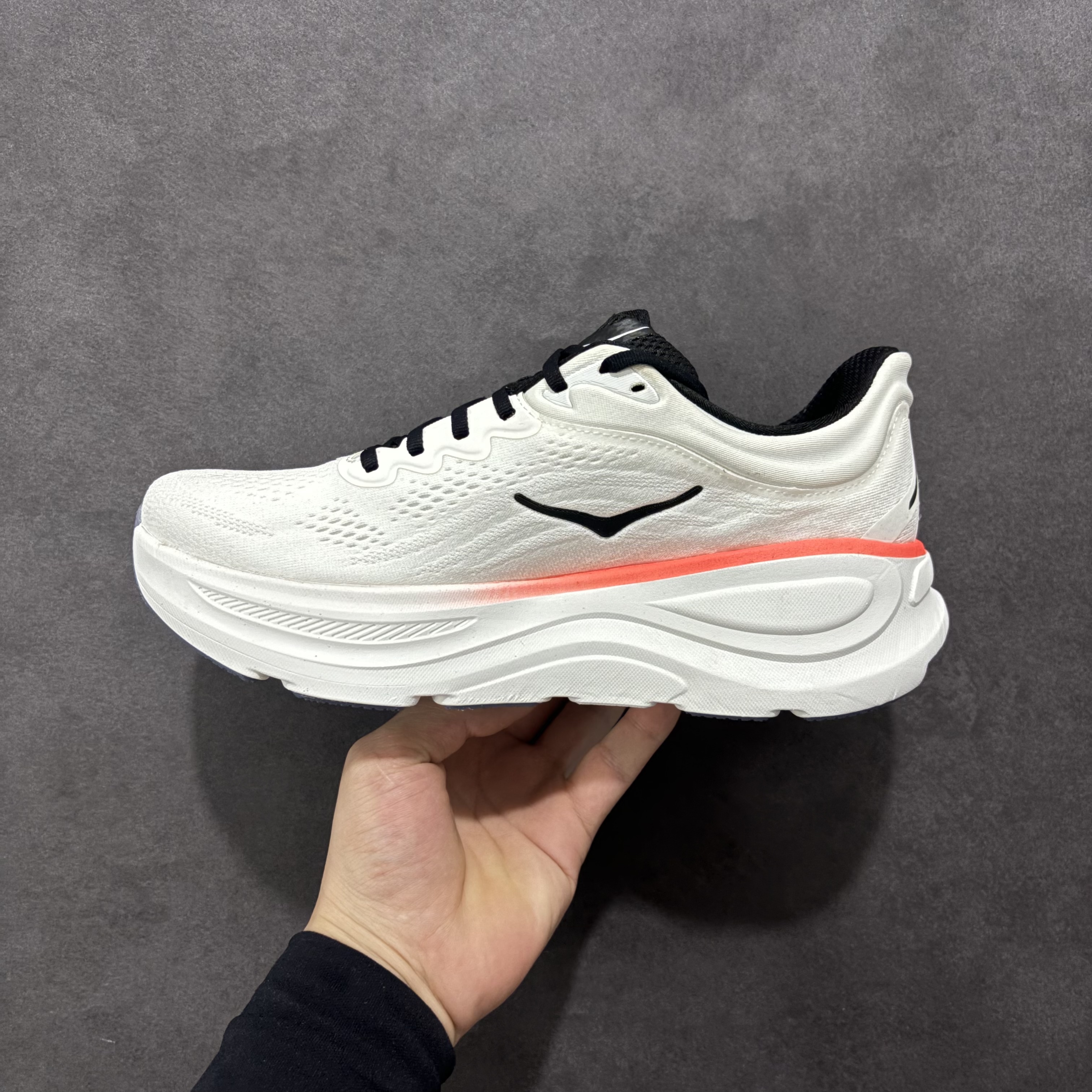 HOKA ONE ONE Bondi 9   邦迪 9 九代 舒适防滑耐磨低帮休闲跑步鞋 波鞋 黑白红