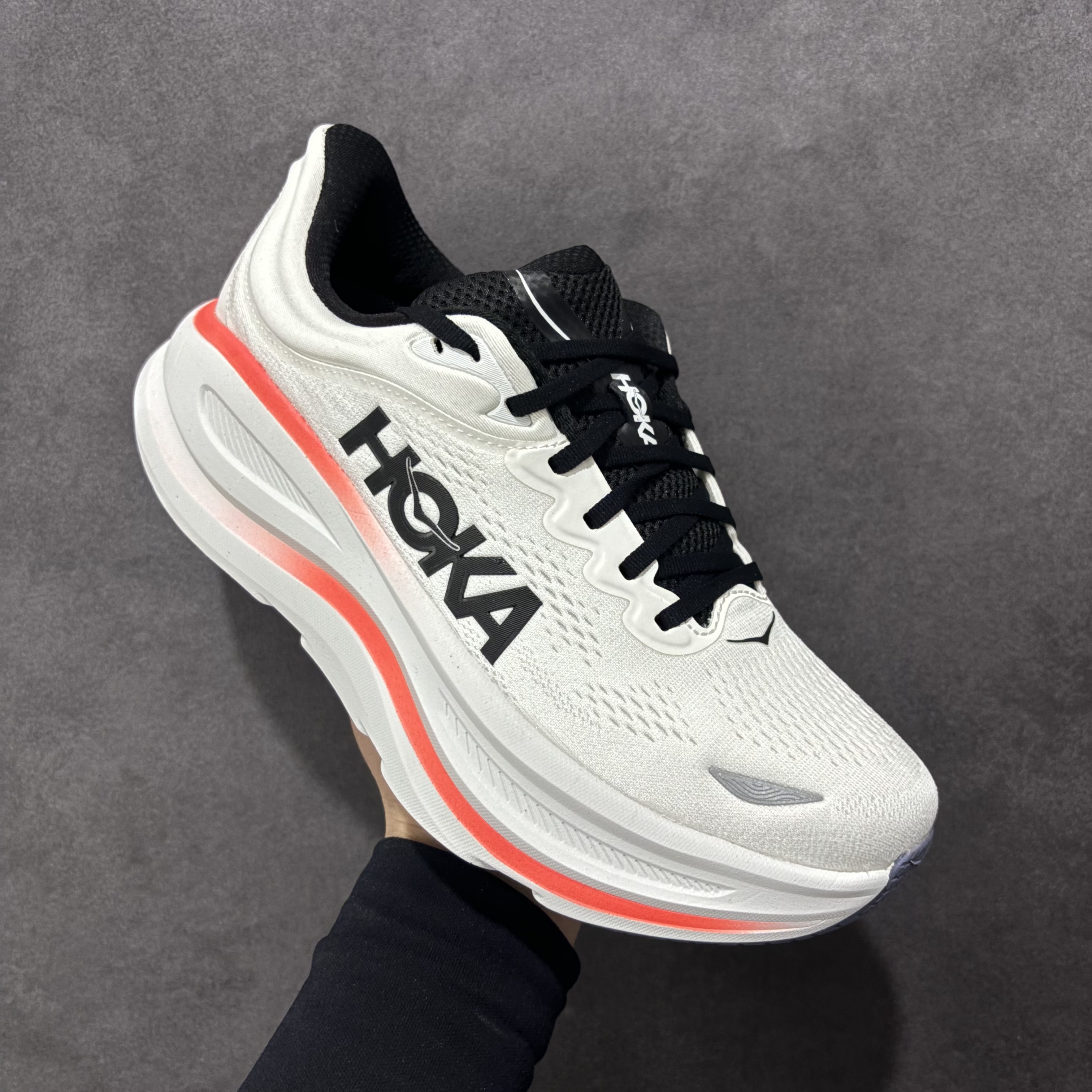 HOKA ONE ONE Bondi 9   邦迪 9 九代 舒适防滑耐磨低帮休闲跑步鞋 波鞋 黑白红