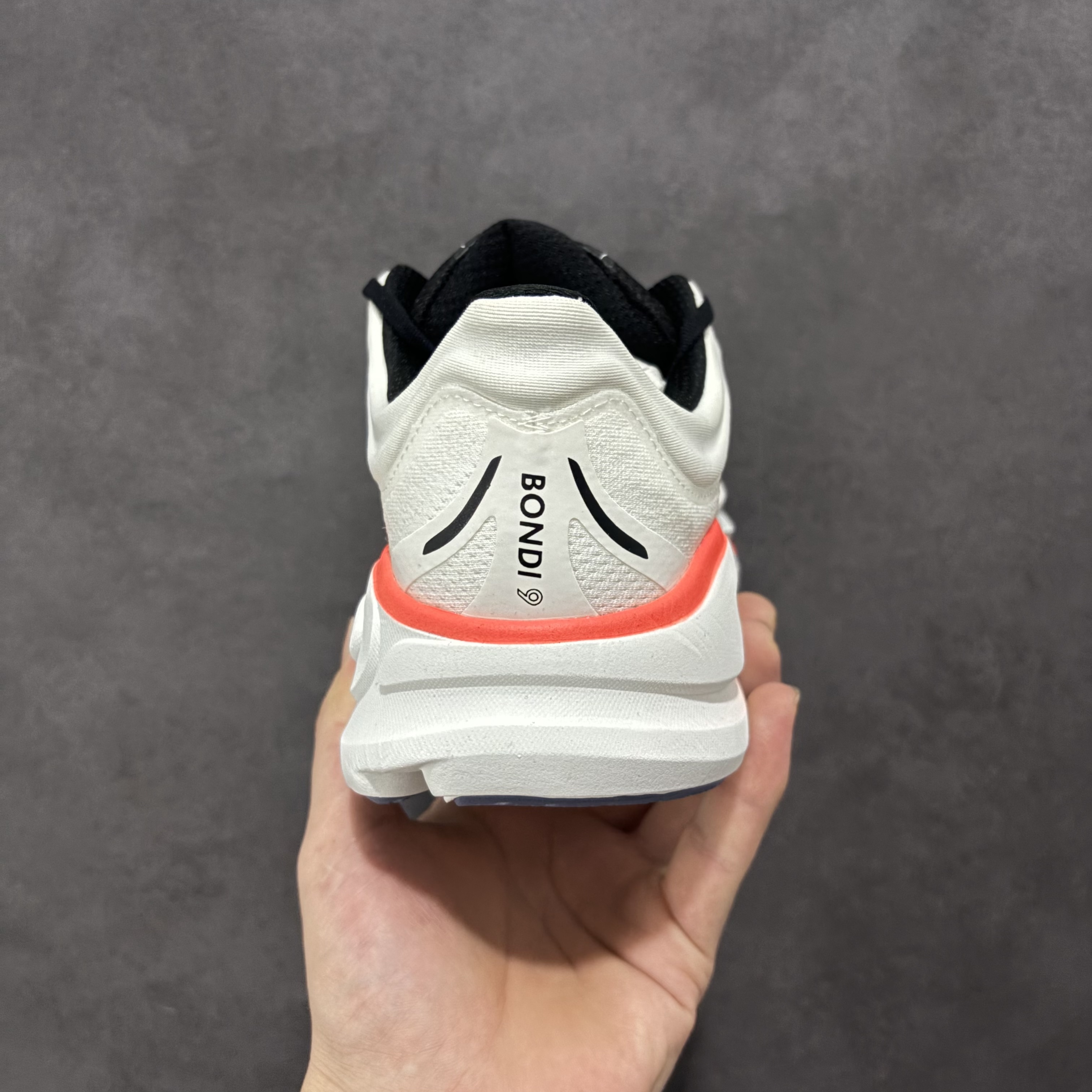 HOKA ONE ONE Bondi 9   邦迪 9 九代 舒适防滑耐磨低帮休闲跑步鞋 波鞋 黑白红