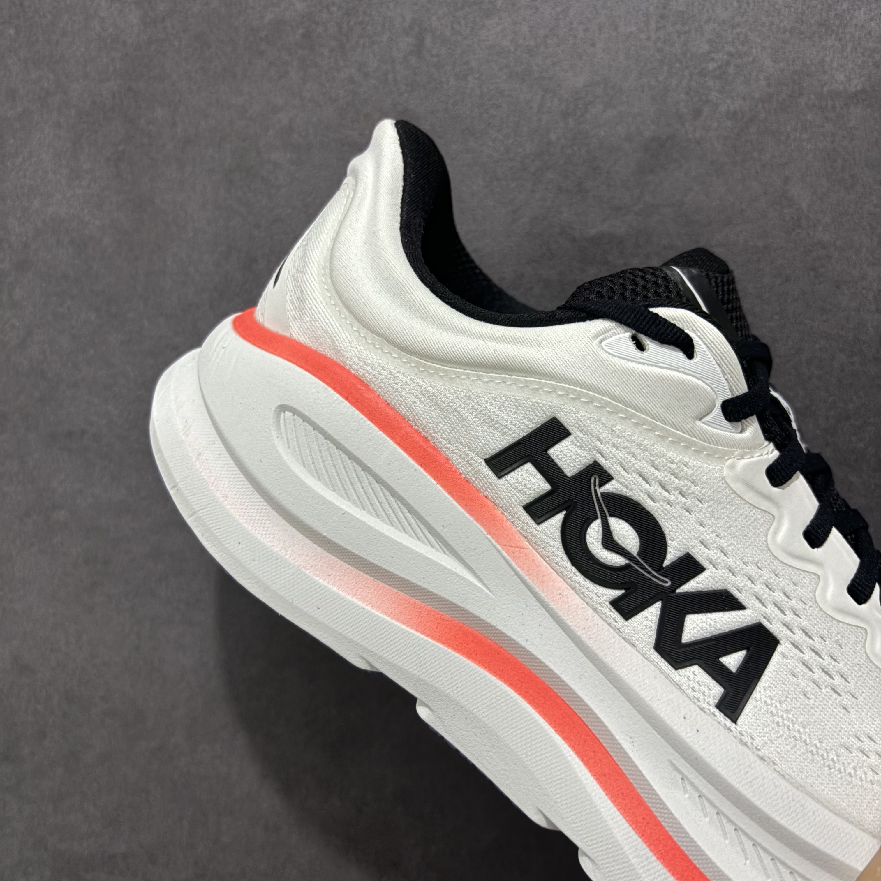 HOKA ONE ONE Bondi 9   邦迪 9 九代 舒适防滑耐磨低帮休闲跑步鞋 波鞋 黑白红