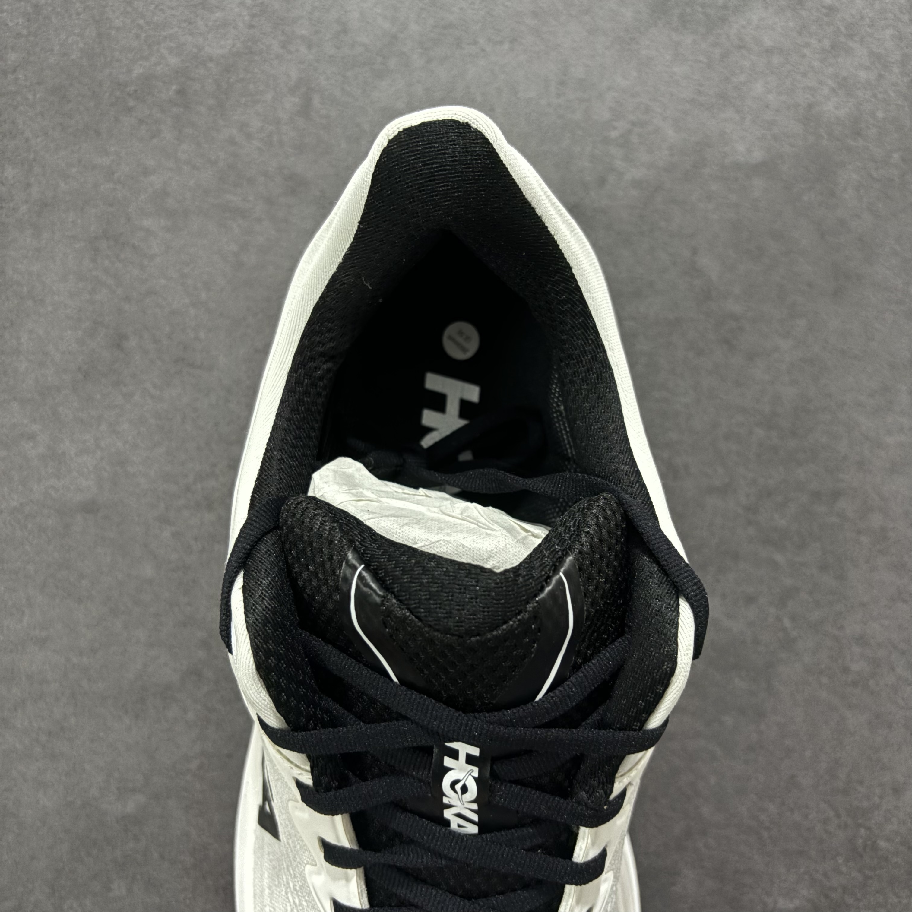 HOKA ONE ONE Bondi 9   邦迪 9 九代 舒适防滑耐磨低帮休闲跑步鞋 波鞋 黑白红