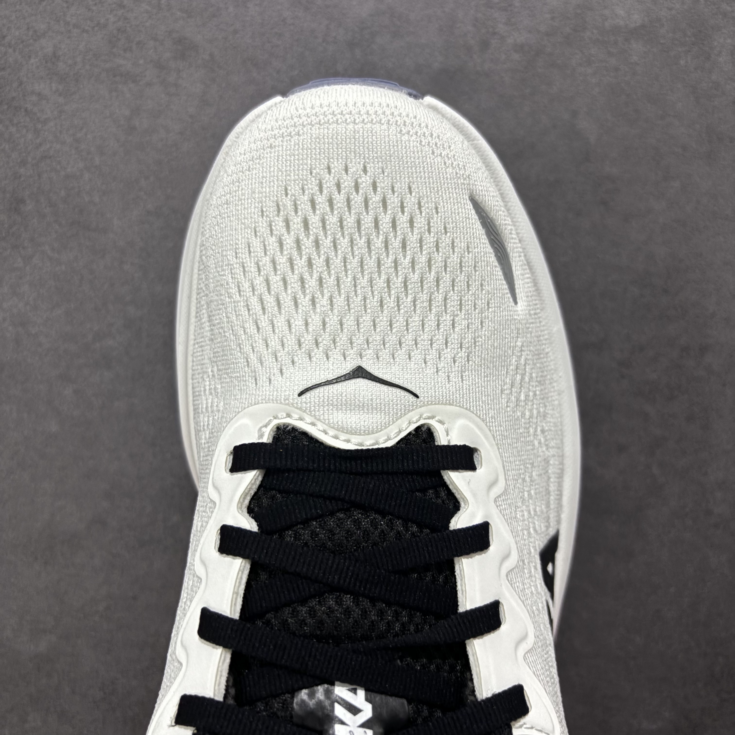 HOKA ONE ONE Bondi 9   邦迪 9 九代 舒适防滑耐磨低帮休闲跑步鞋 波鞋 黑白红