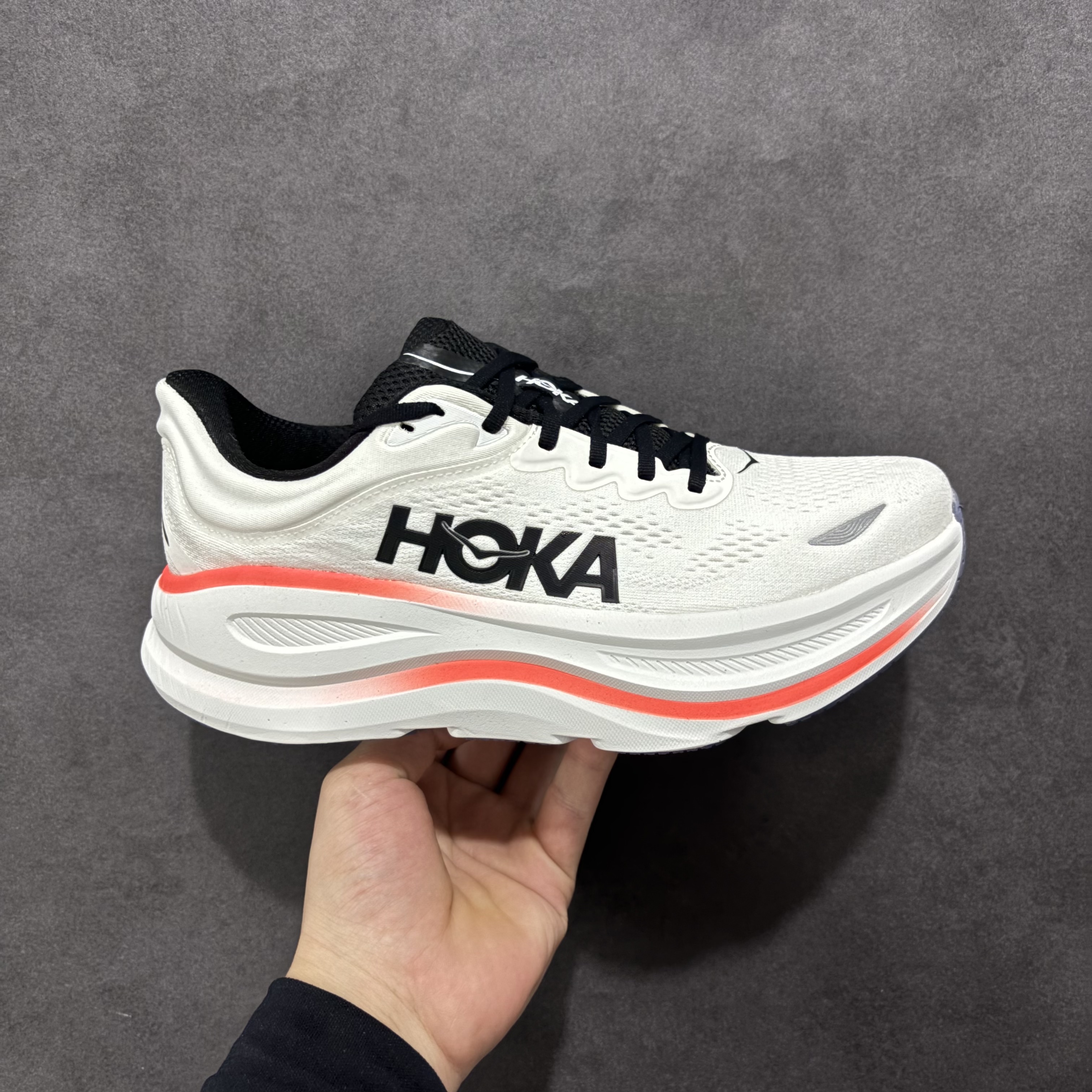 HOKA ONE ONE Bondi 9   邦迪 9 九代 舒适防滑耐磨低帮休闲跑步鞋 波鞋 黑白红