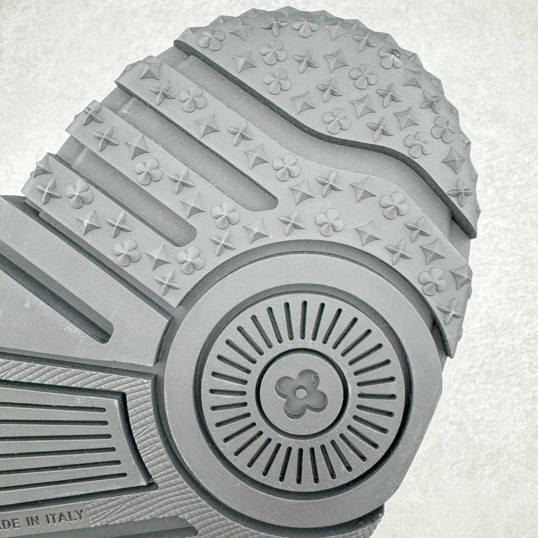 Louis Vuitton 路易威登 Trainer Maxi LV 小胖丁 低筒 休闲鞋 板鞋 运动鞋 男鞋 女鞋 黑白 1ABZQ9