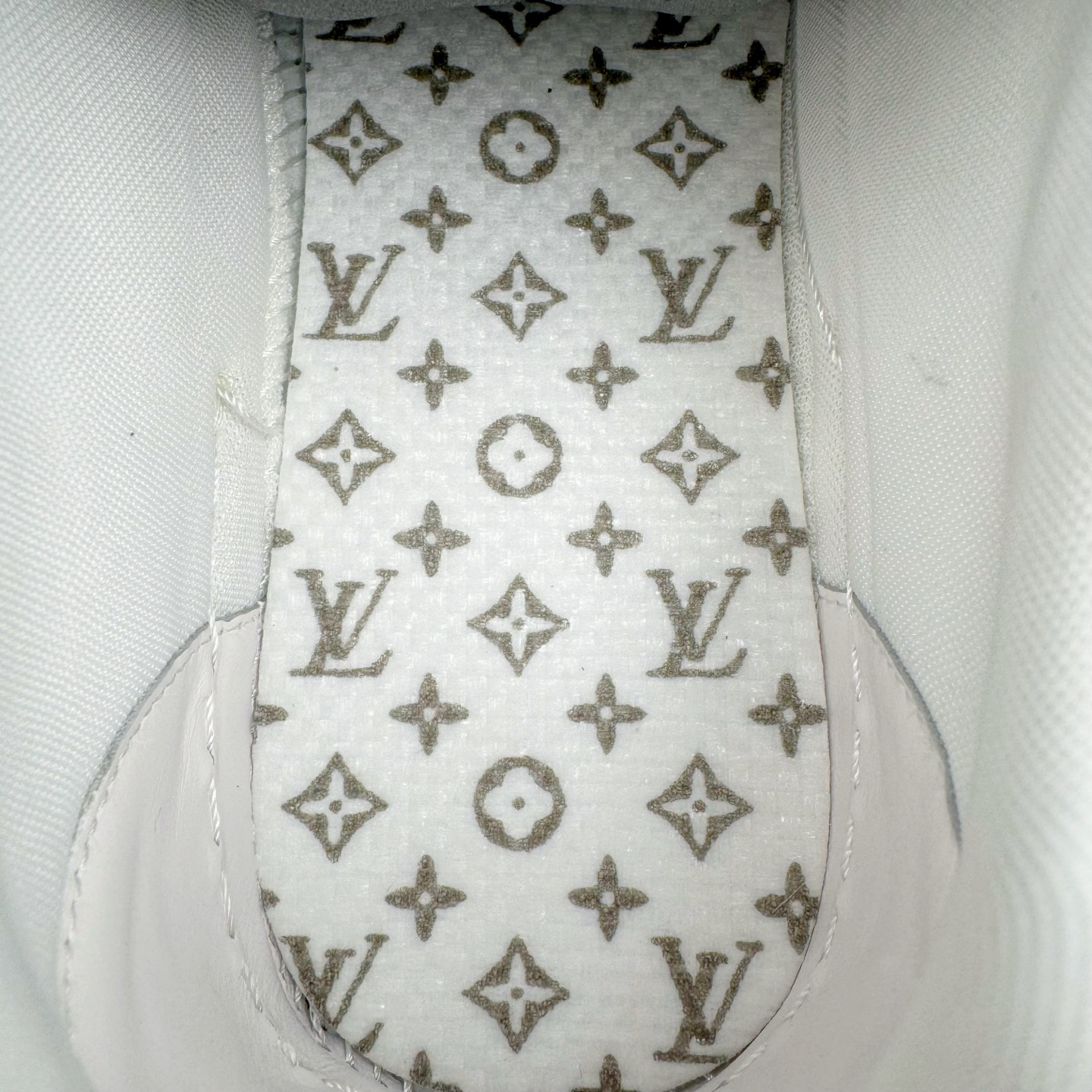  Louis Vuitton Takashi Murakami  LV  Trainer  路易威登 低筒 休闲鞋 板鞋 运动鞋 男鞋 女鞋 村上隆白色