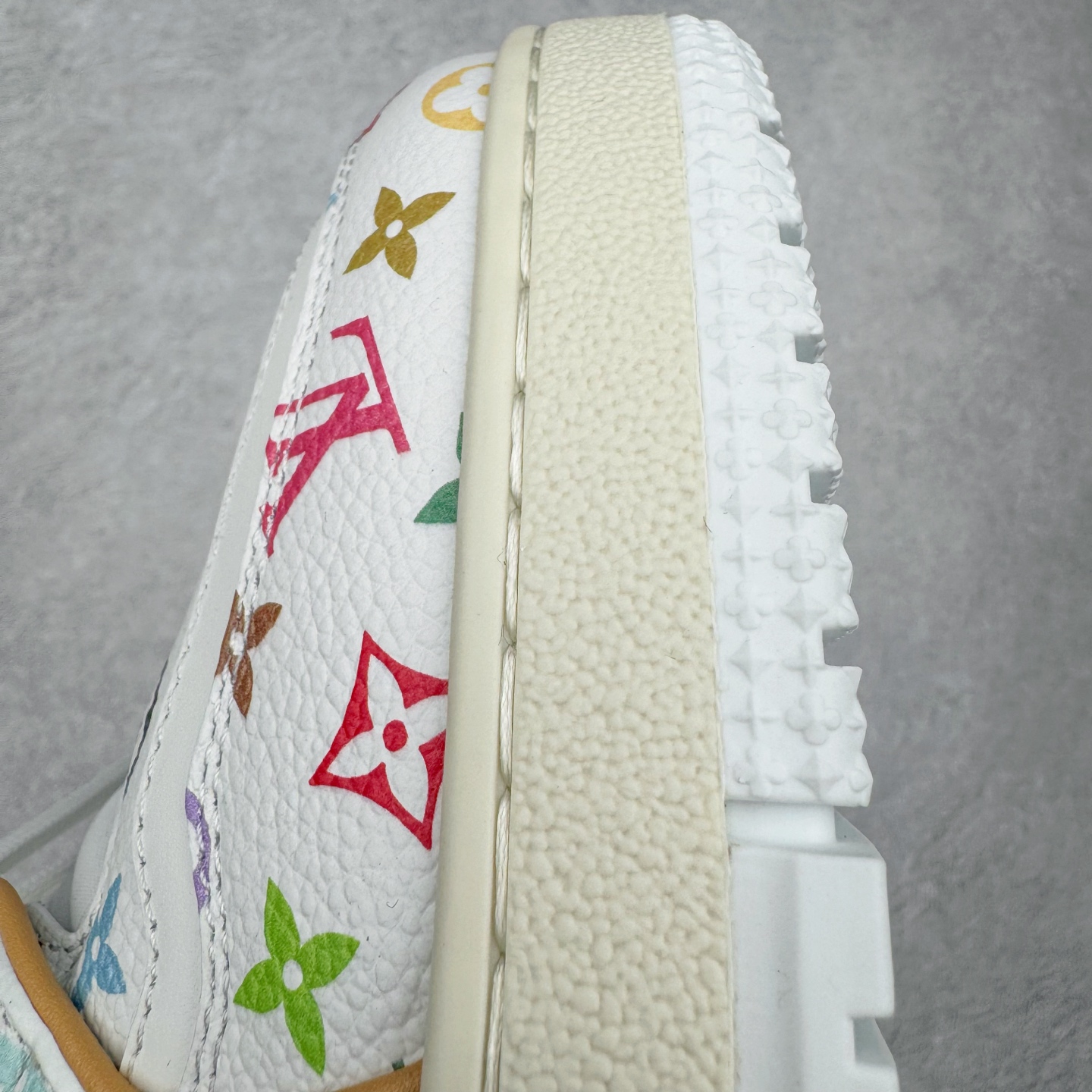  Louis Vuitton Takashi Murakami  LV  Trainer  路易威登 低筒 休闲鞋 板鞋 运动鞋 男鞋 女鞋 村上隆白色