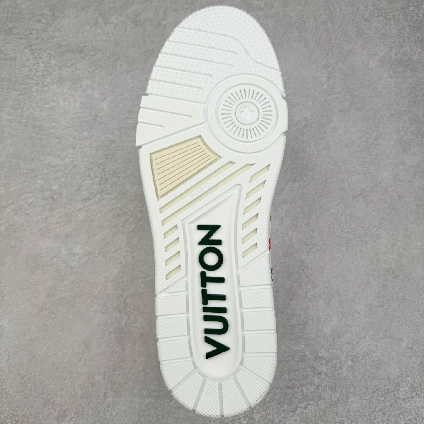  Louis Vuitton Takashi Murakami  LV  Trainer  路易威登 低筒 休闲鞋 板鞋 运动鞋 男鞋 女鞋 村上隆白色