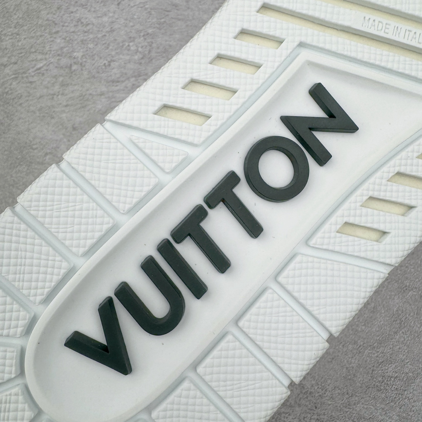  Louis Vuitton Takashi Murakami  LV  Trainer  路易威登 低筒 休闲鞋 板鞋 运动鞋 男鞋 女鞋 村上隆白色