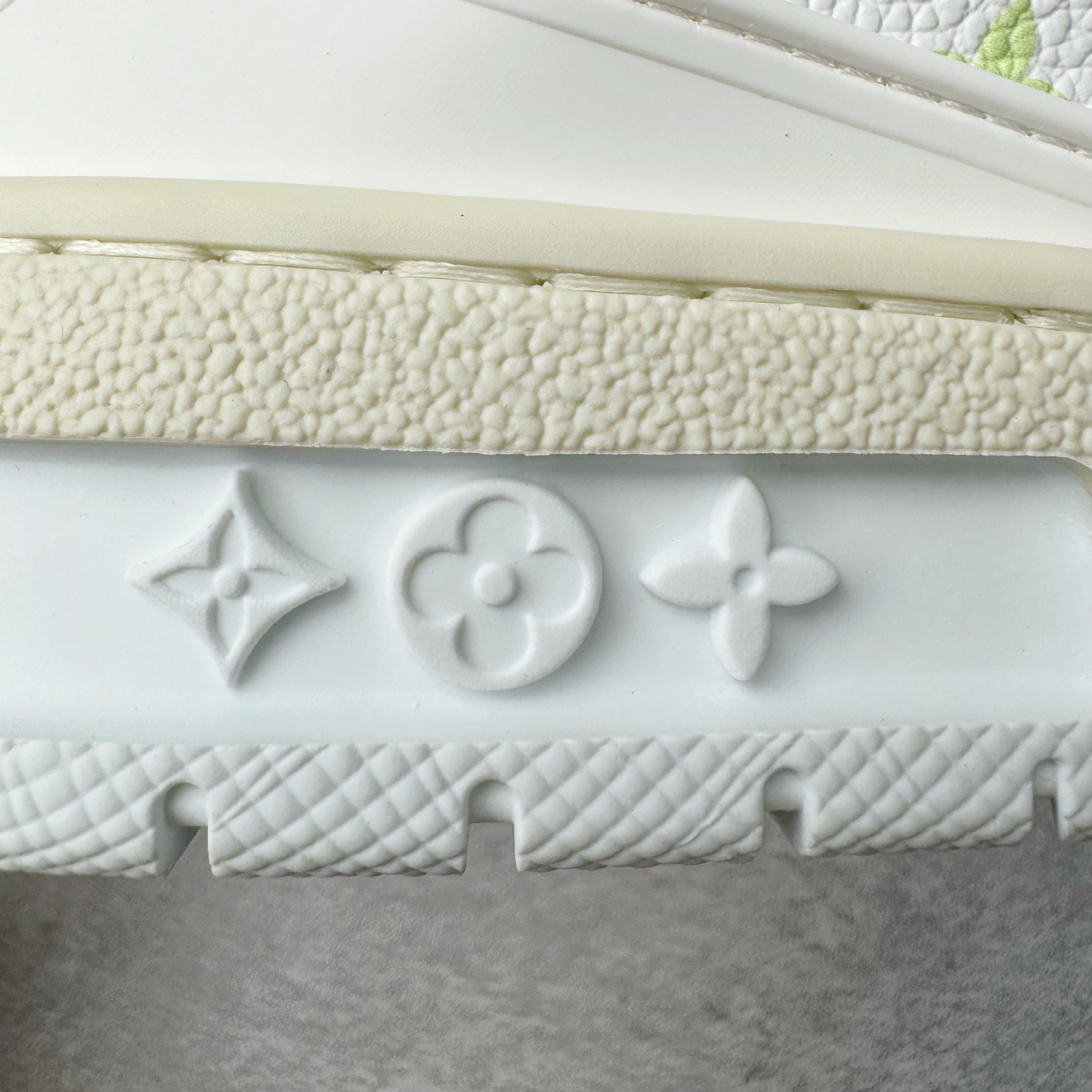  Louis Vuitton Takashi Murakami  LV  Trainer  路易威登 低筒 休闲鞋 板鞋 运动鞋 男鞋 女鞋 村上隆白色