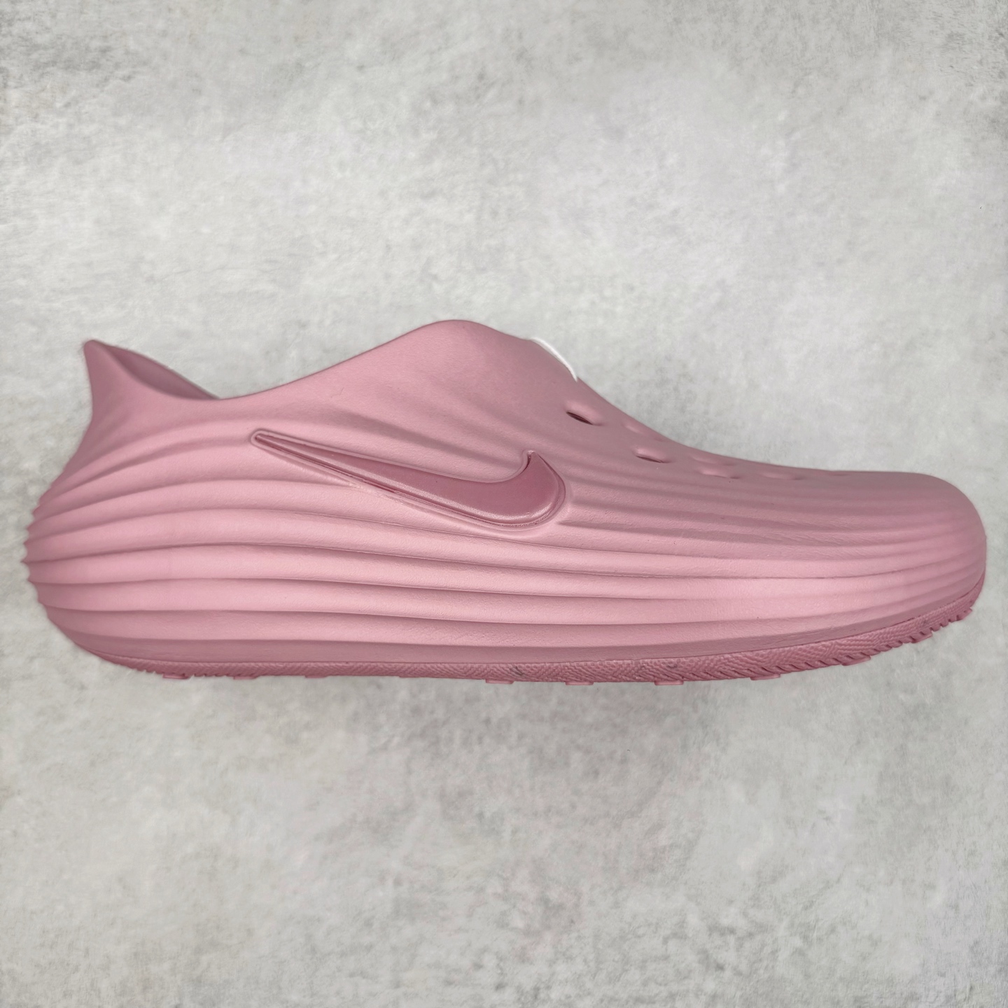 正确复合底 Nike Reactx Rejuven8 洞洞鞋 简约舒适  室外拖鞋 男女同款  粉色  HV5060-600