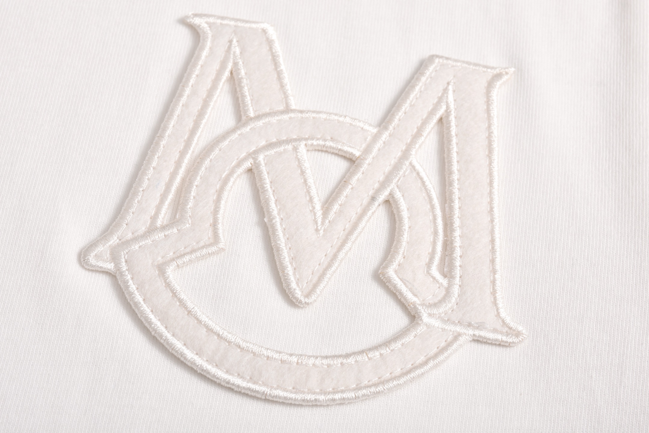Moncler 蒙口 白标 字母 圆领 宽松 透气 短袖T恤 白色A2  J20918C000218390T032  